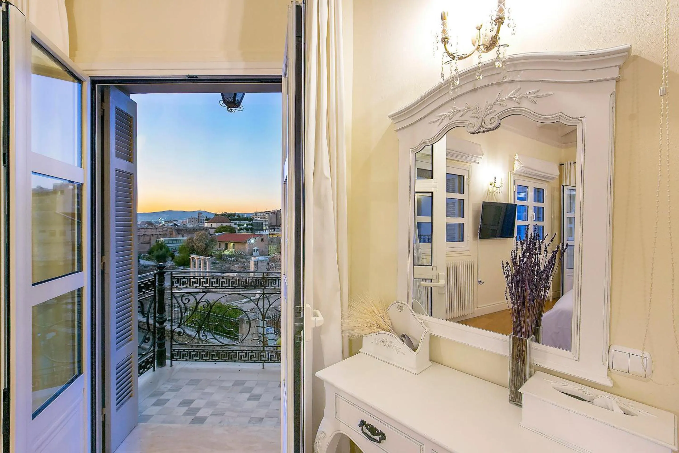 Aerides 3 Luxury Suites