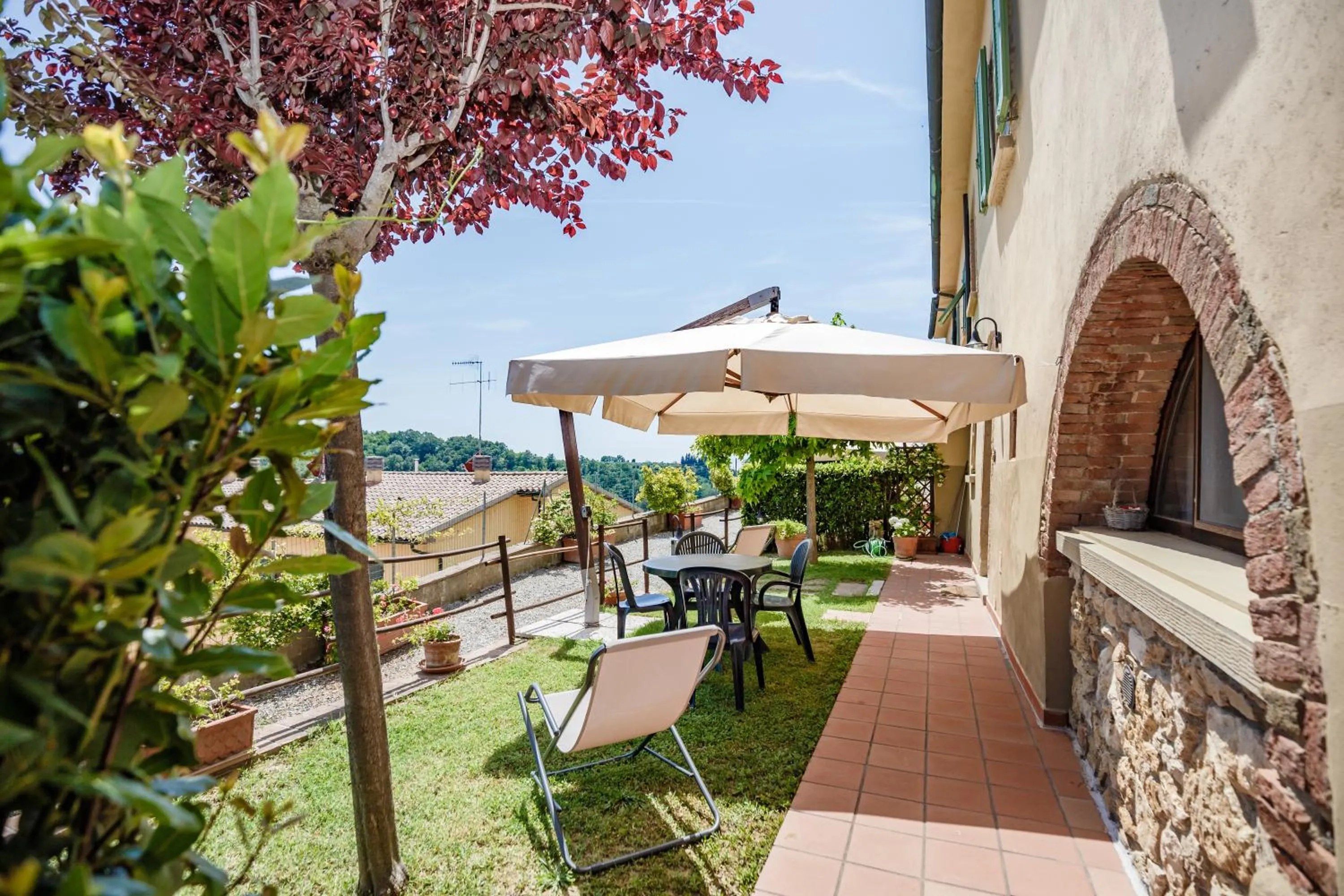 Casetta Luna e Sole Giardino privato e vista Toscana