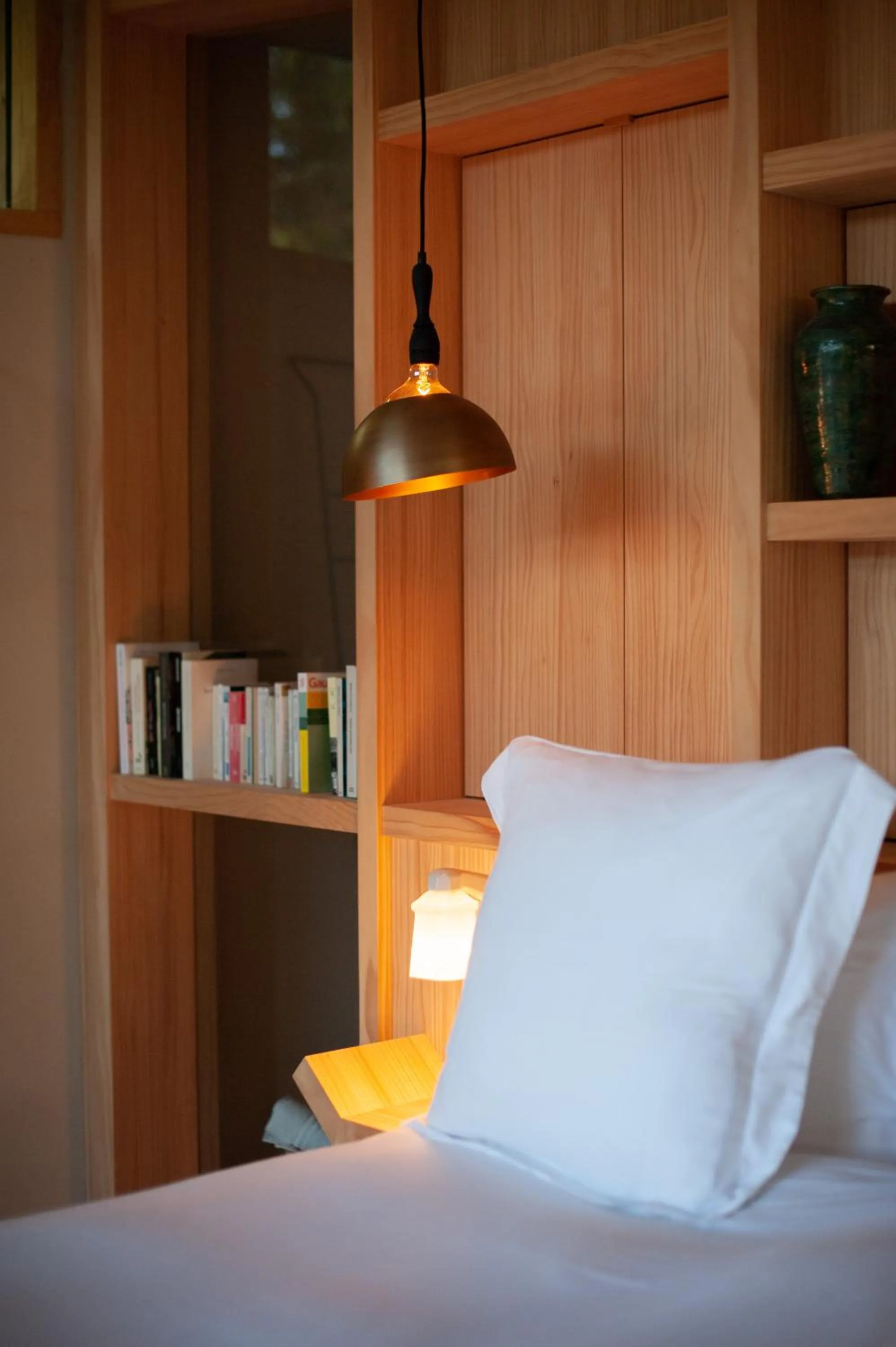 Bed in Les Échasses Golf & Surf Eco Lodge