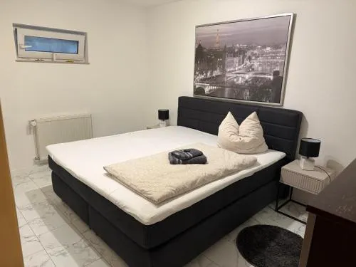 Ferienwohnung Happiness Schlafzimmer 2026 renoviert mit neuem Boxspringbett