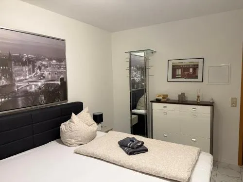 Ferienwohnung Happiness Schlafzimmer 2026 renoviert mit neuem Boxspringbett