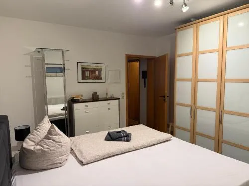 Ferienwohnung Happiness Schlafzimmer 2026 renoviert mit neuem Boxspringbett
