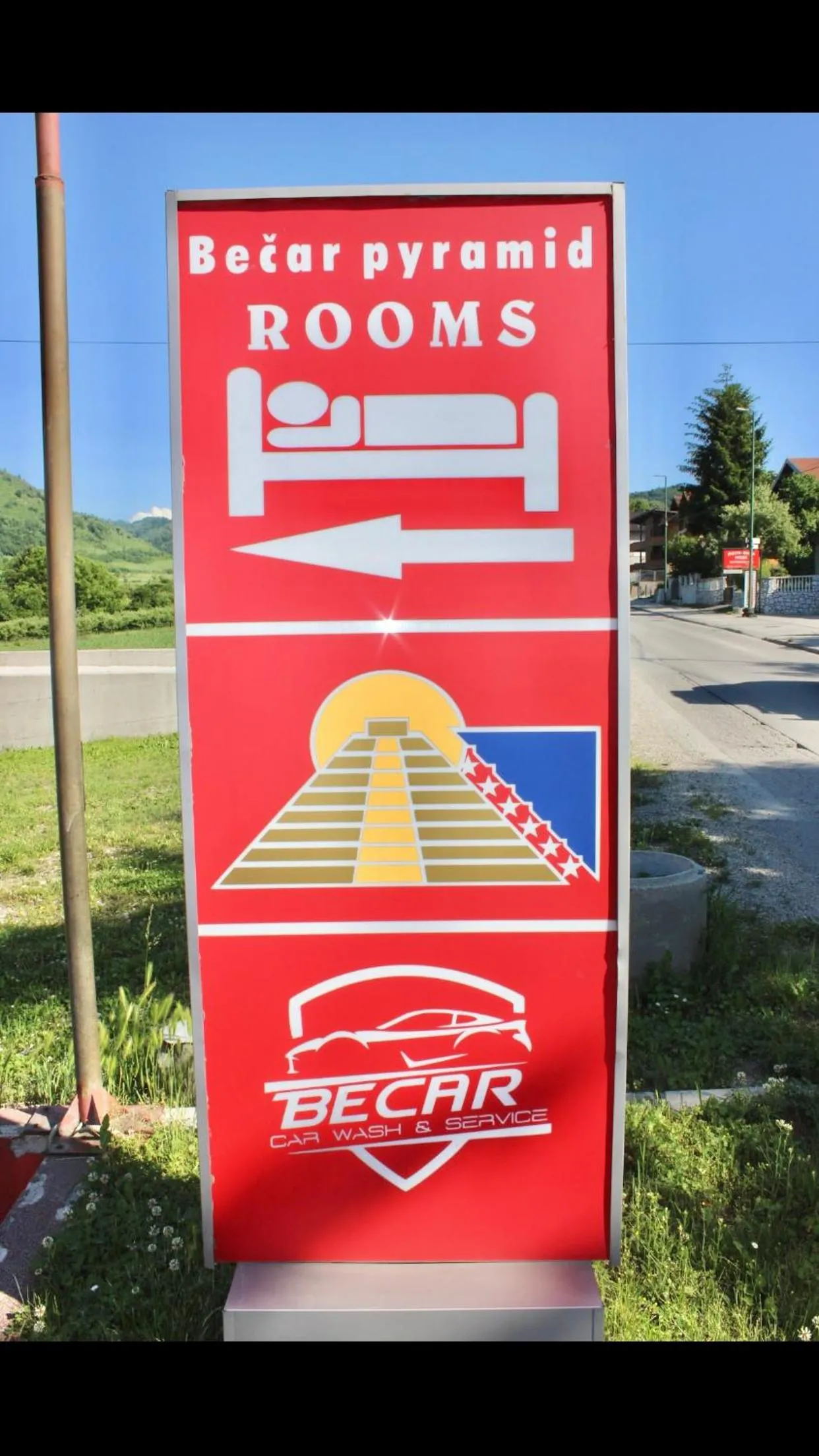 Becar Pyramid Rooms
