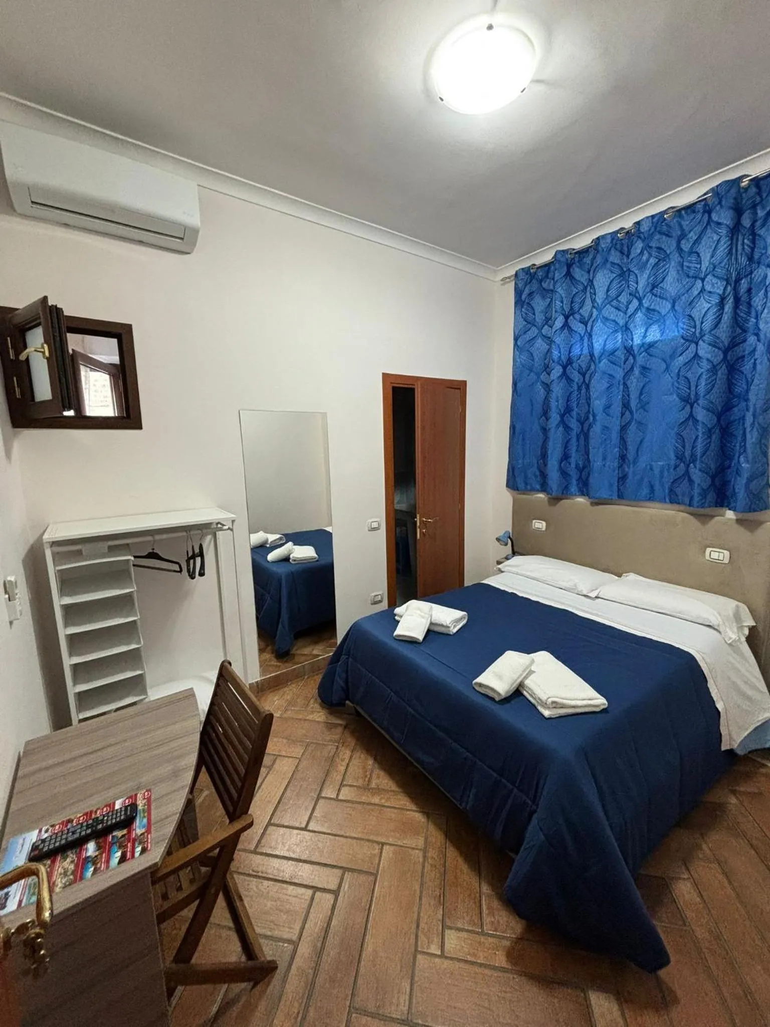 Photo of the whole room, Bed in Home To Fly