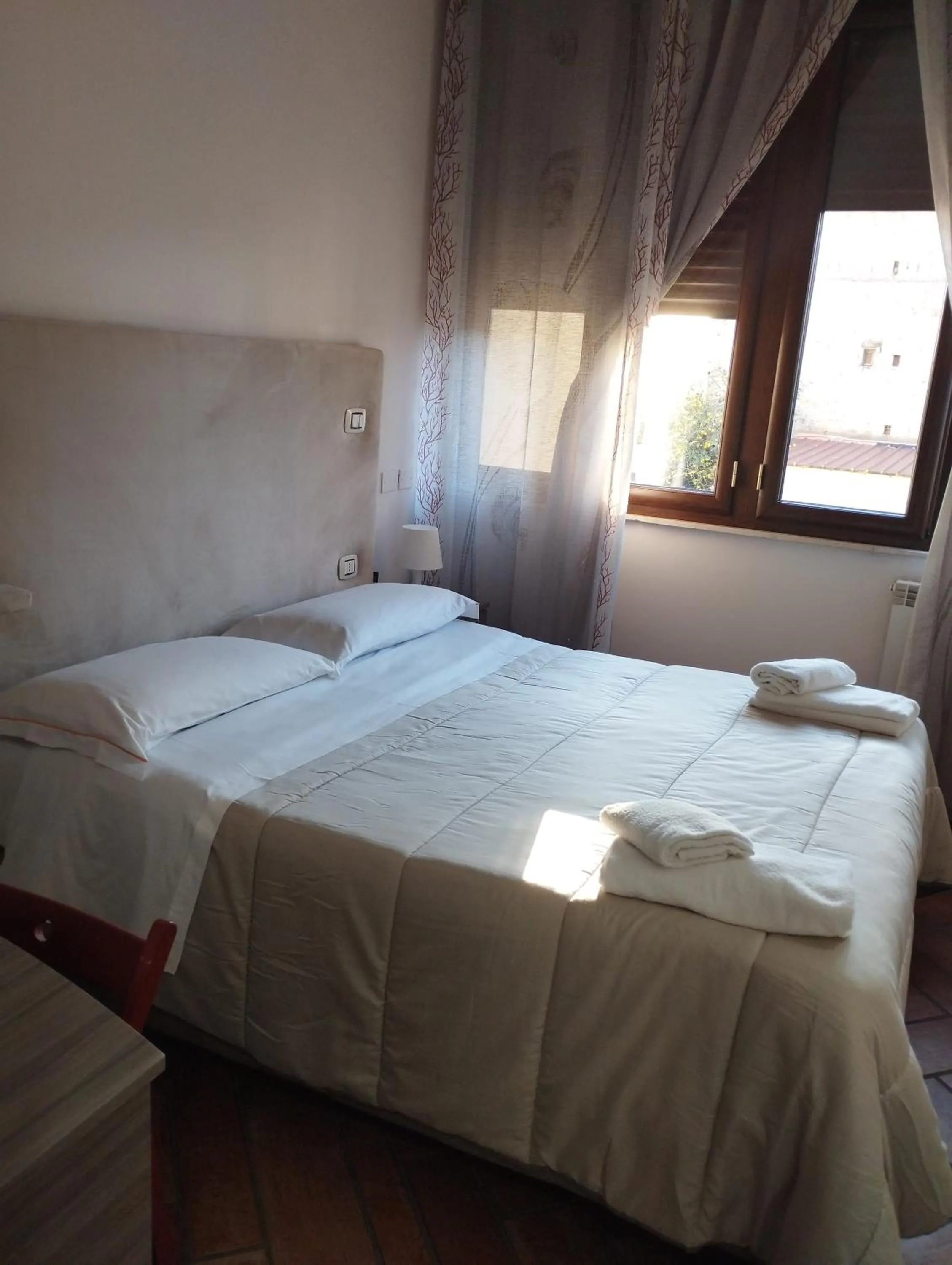 Bedroom, Bed in Home To Fly