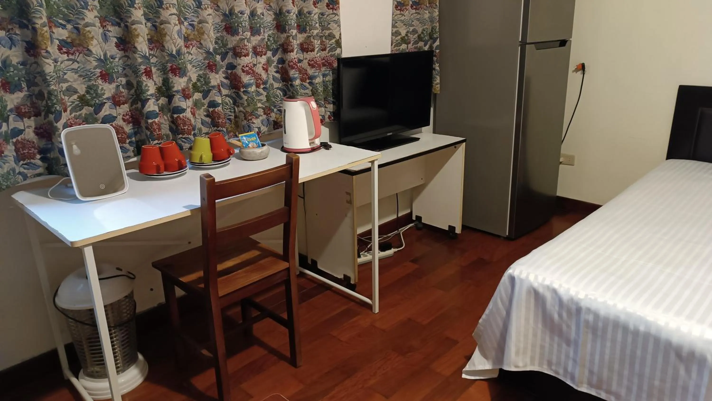 hair dresser, Bed in Taitung Travel Hostel