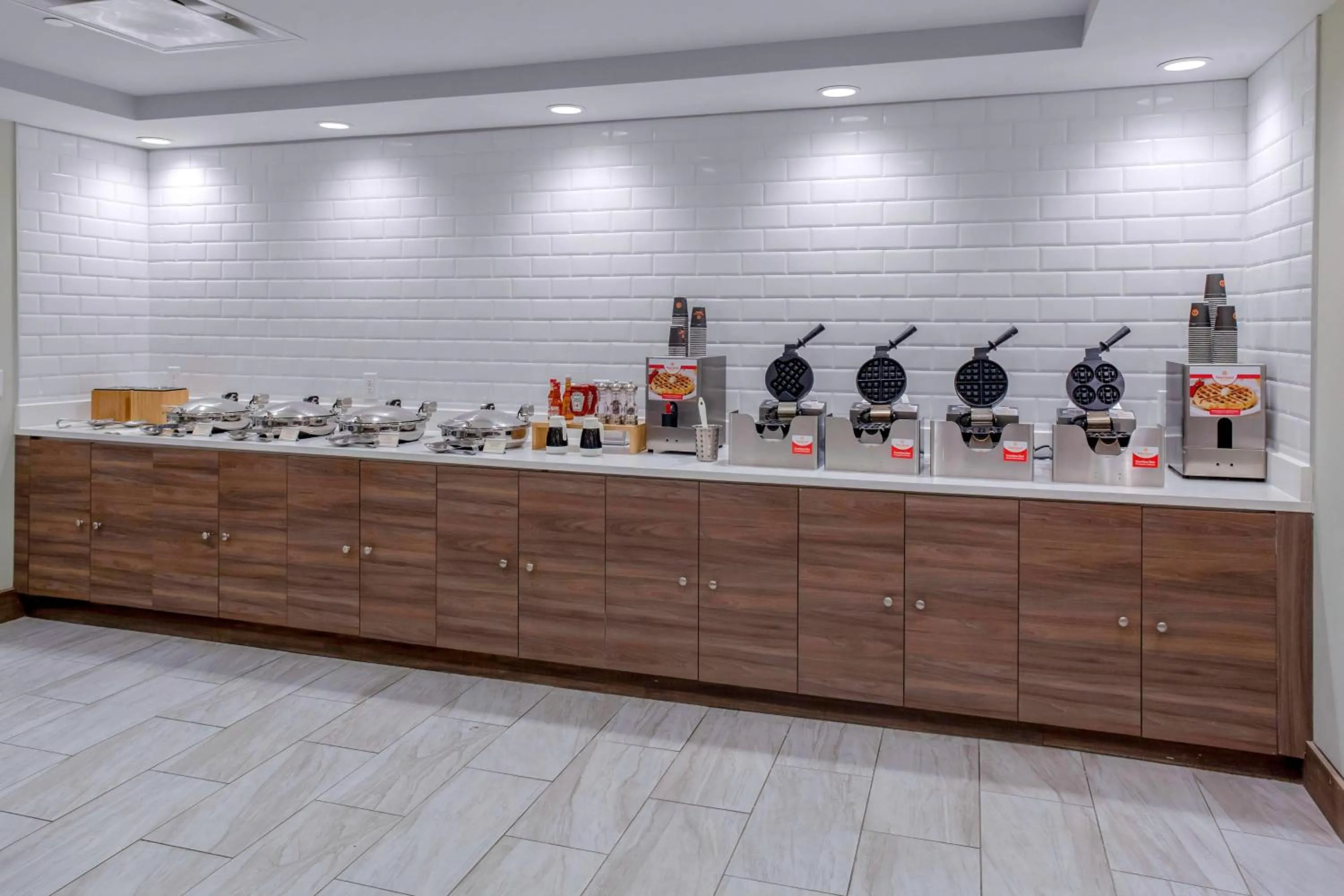 Breakfast in Fairfield Inn & Suites by Marriott Dallas Downtown