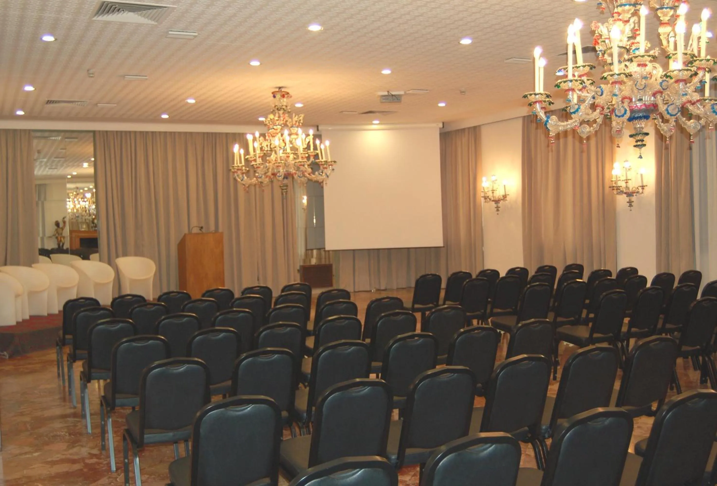 Business facilities in Astoria Hotel Italia