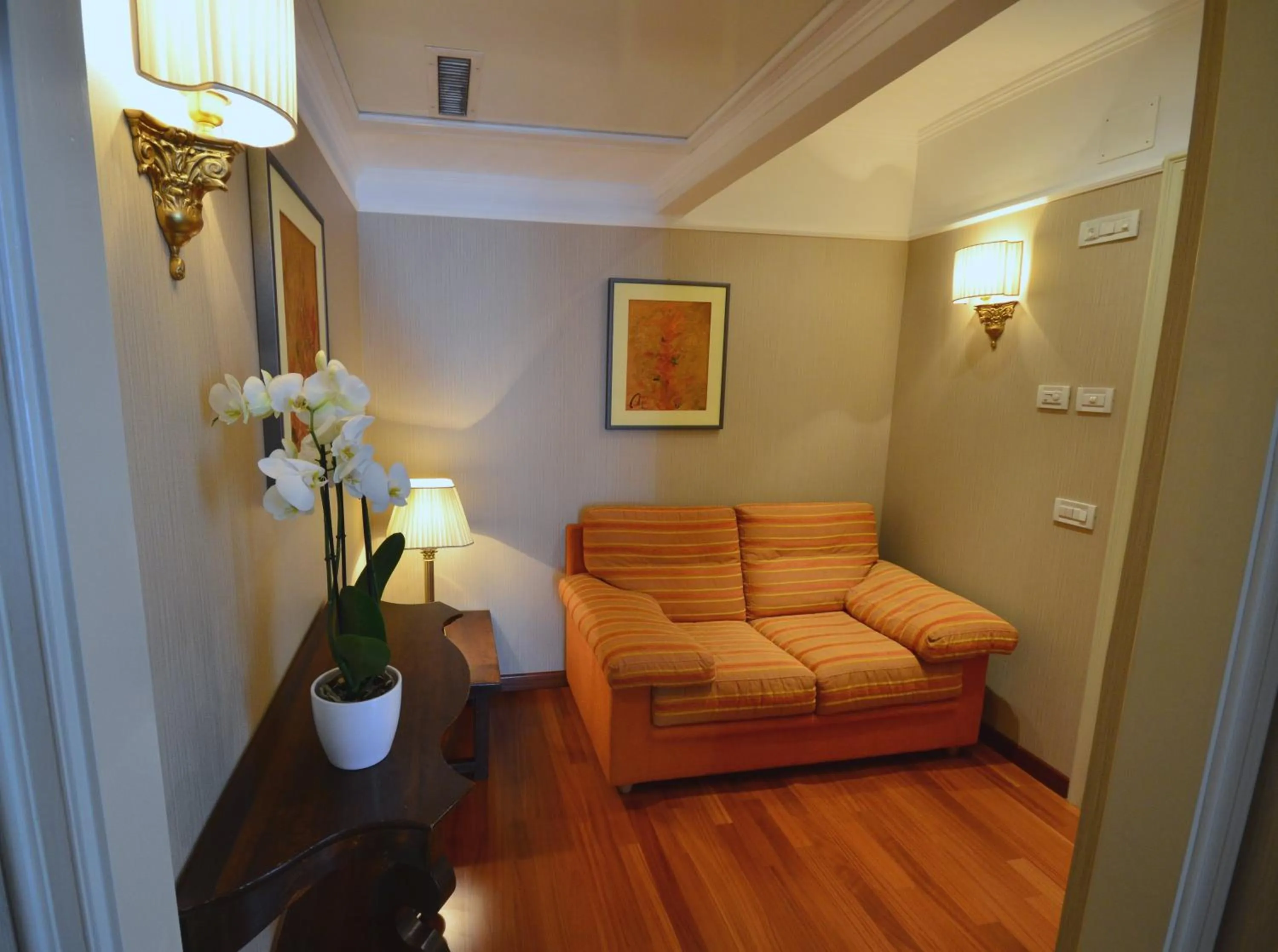 Seating area in Astoria Hotel Italia