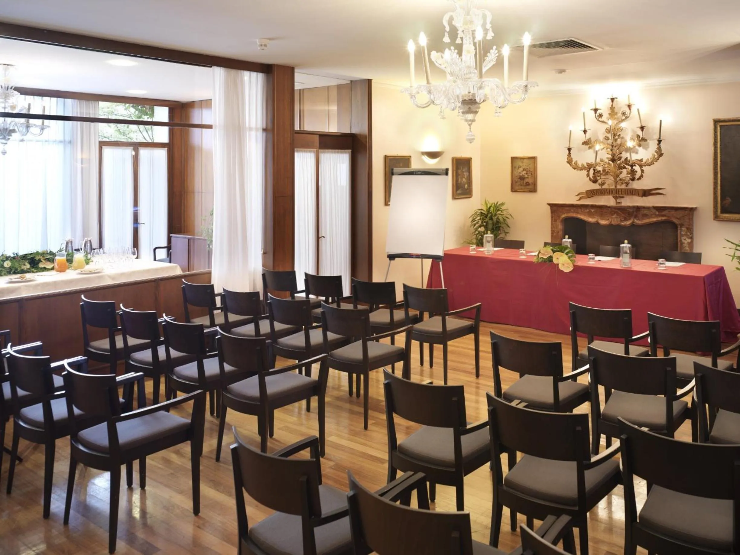 Business facilities in Astoria Hotel Italia