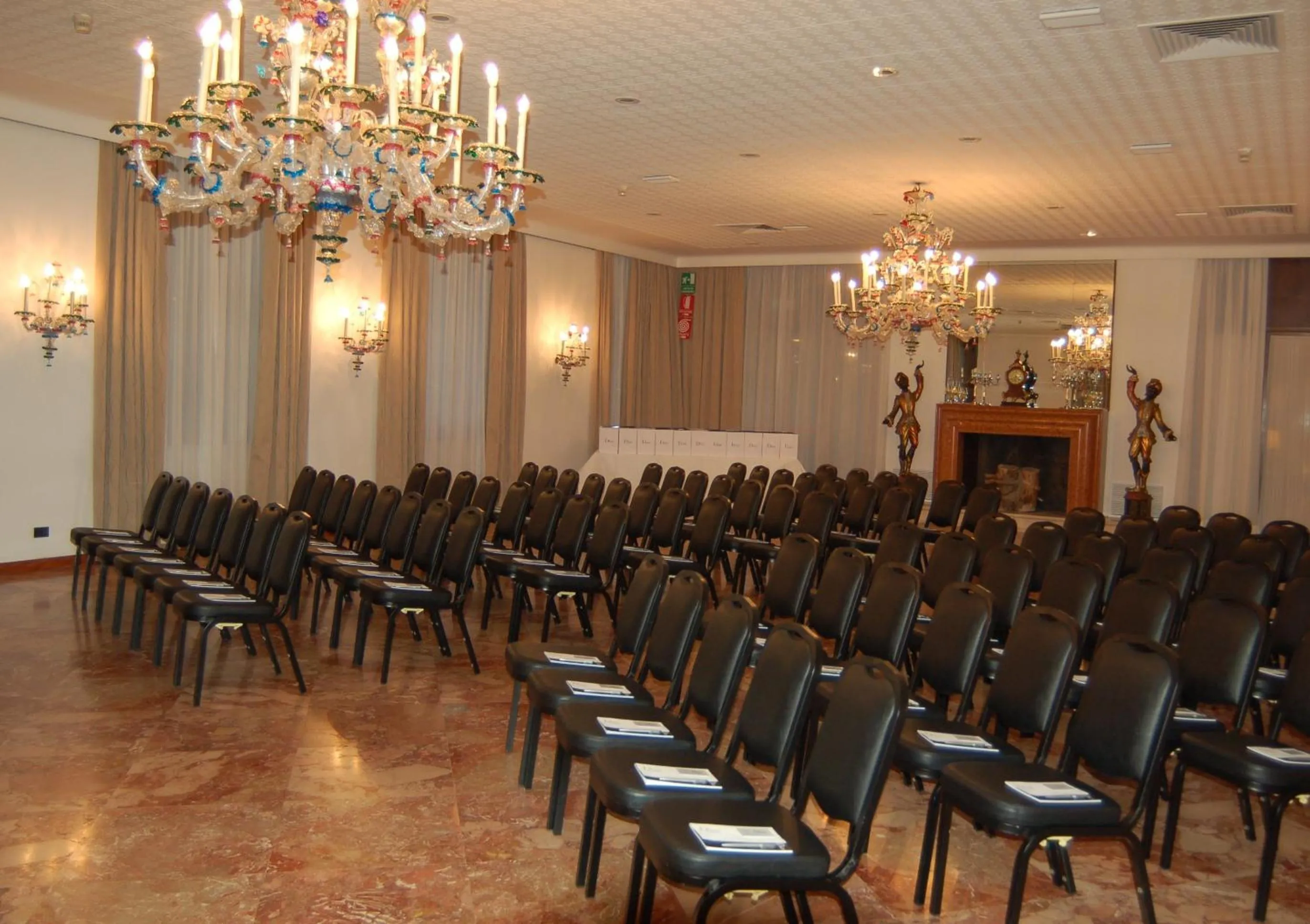 Business facilities in Astoria Hotel Italia