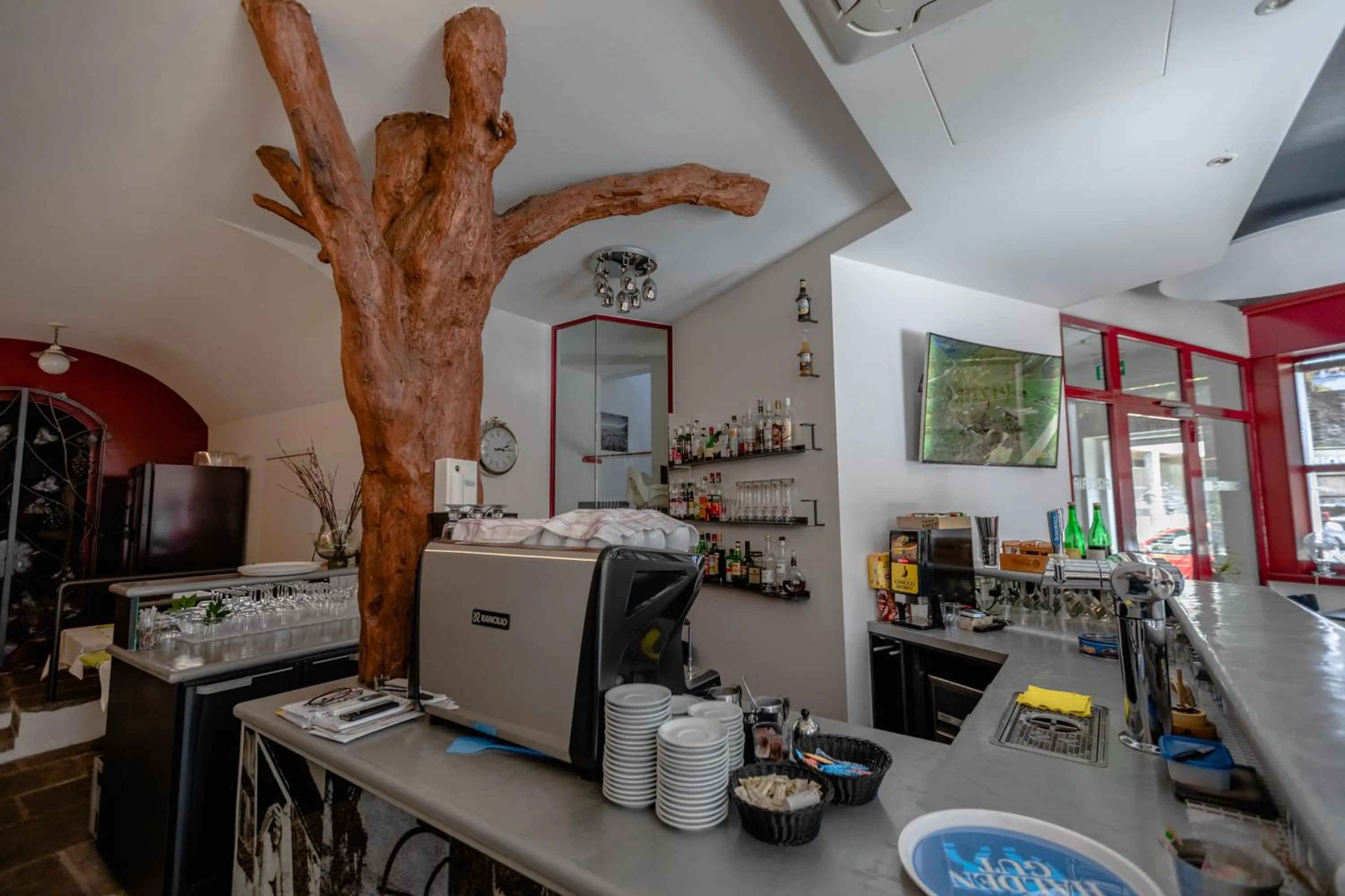 Coffee/tea facilities in Albergo Porta Verzasca