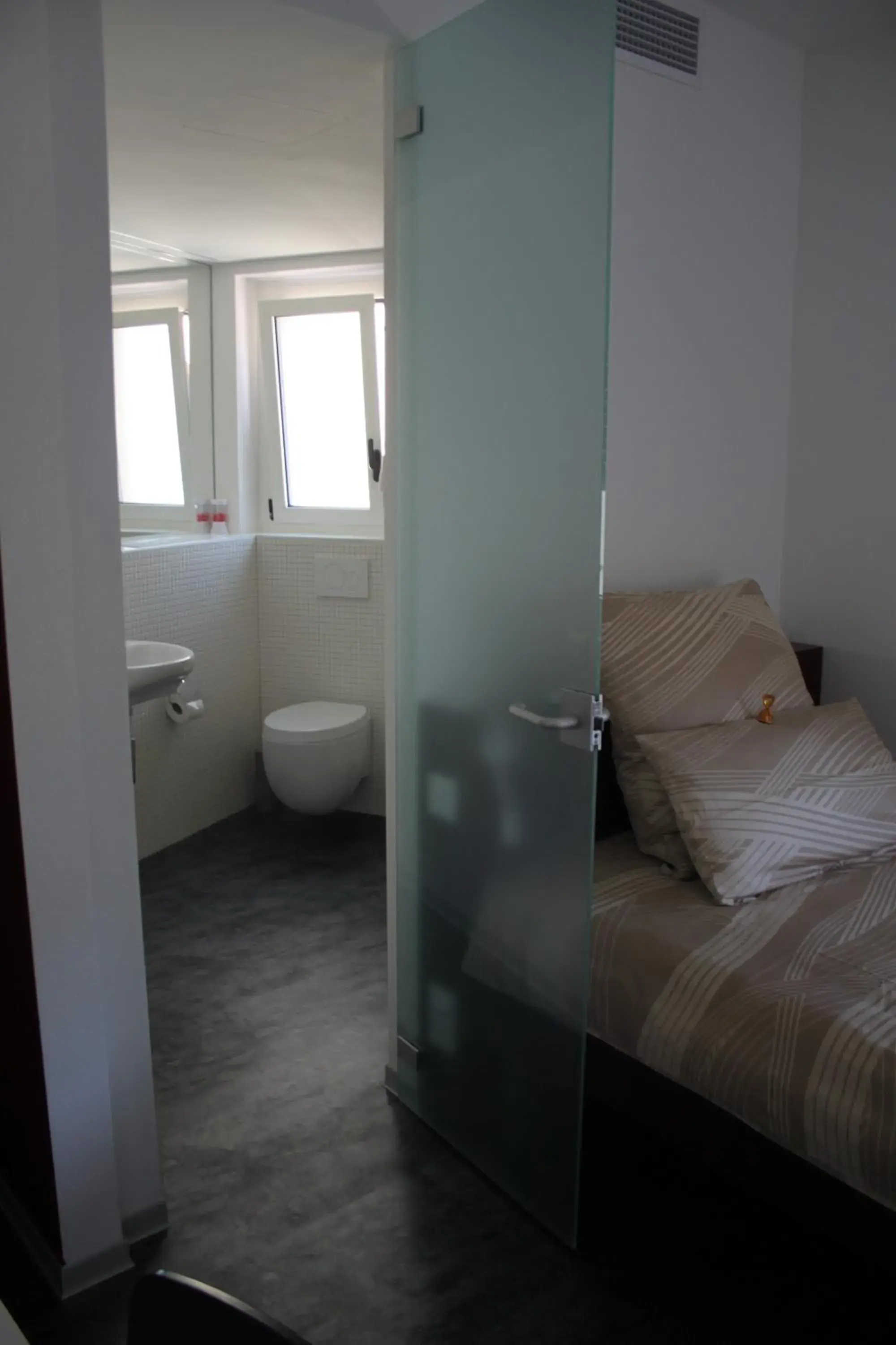 Single Room with Private Bathroom - single occupancy in Albergo Porta Verzasca Single Room with Private Bathroom - single occupancy in Albergo Porta Verzasca