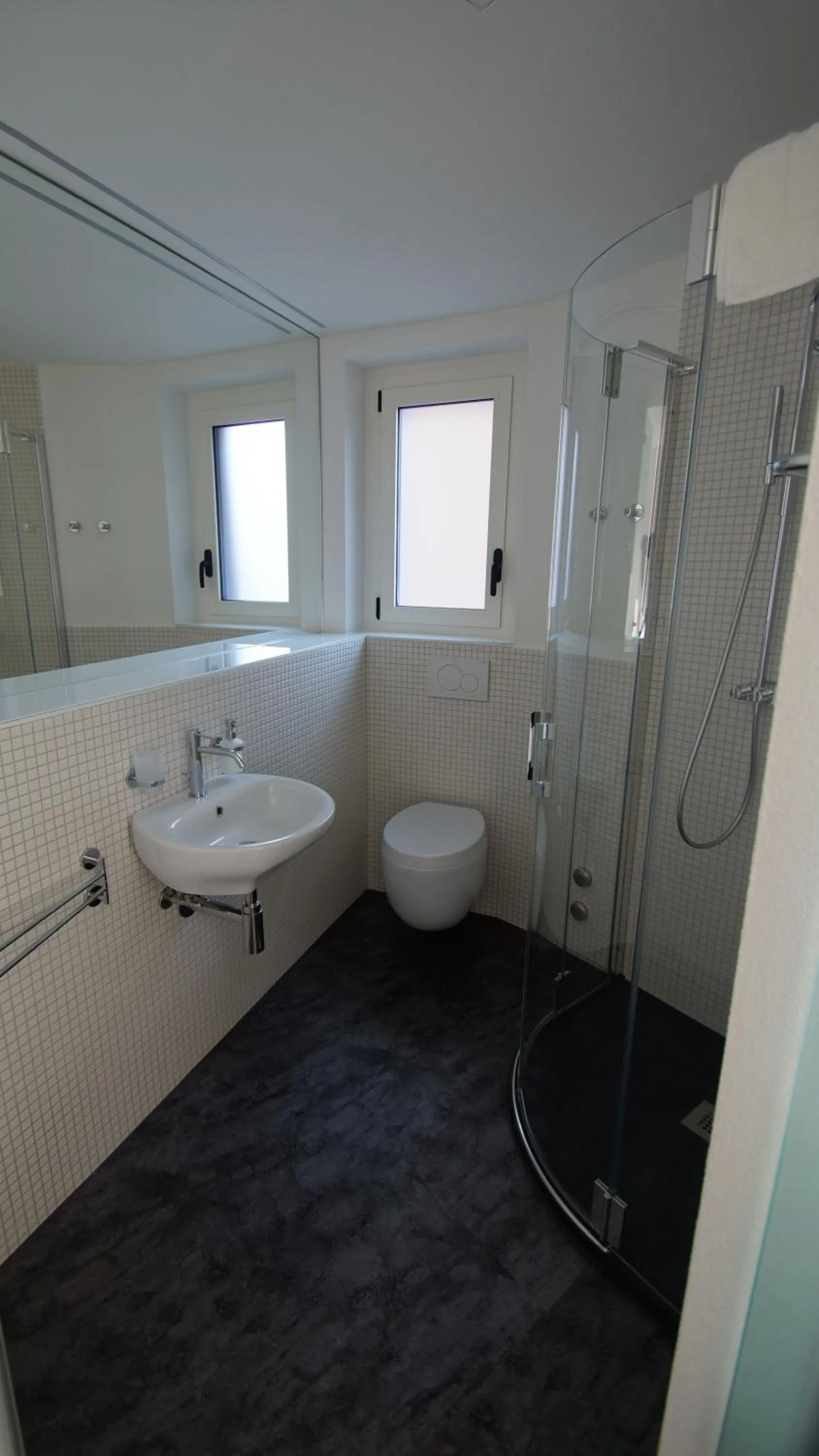 Bathroom in Albergo Porta Verzasca