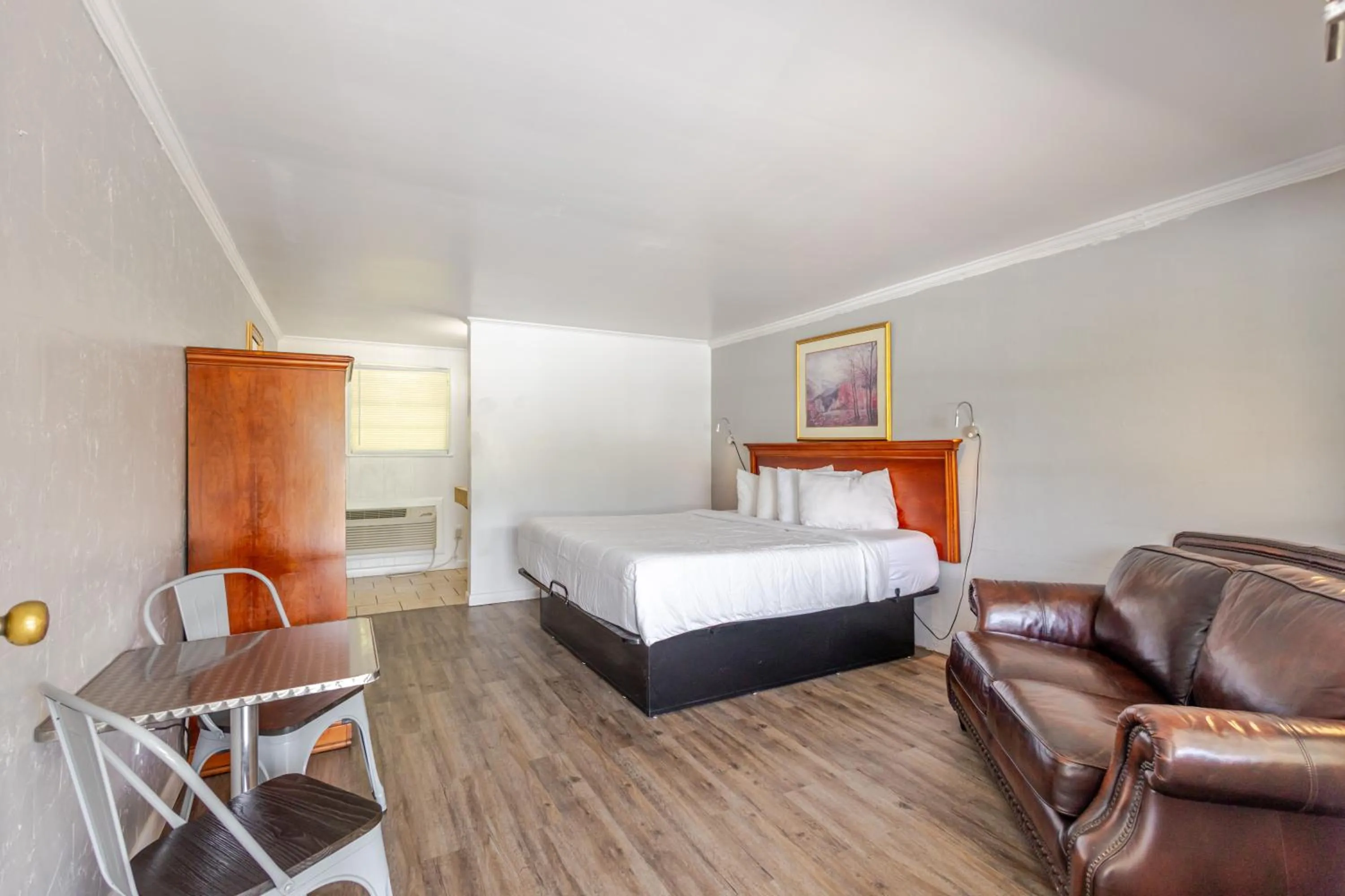 Bed in Qualla Cabins and Motel Cherokee near Casino