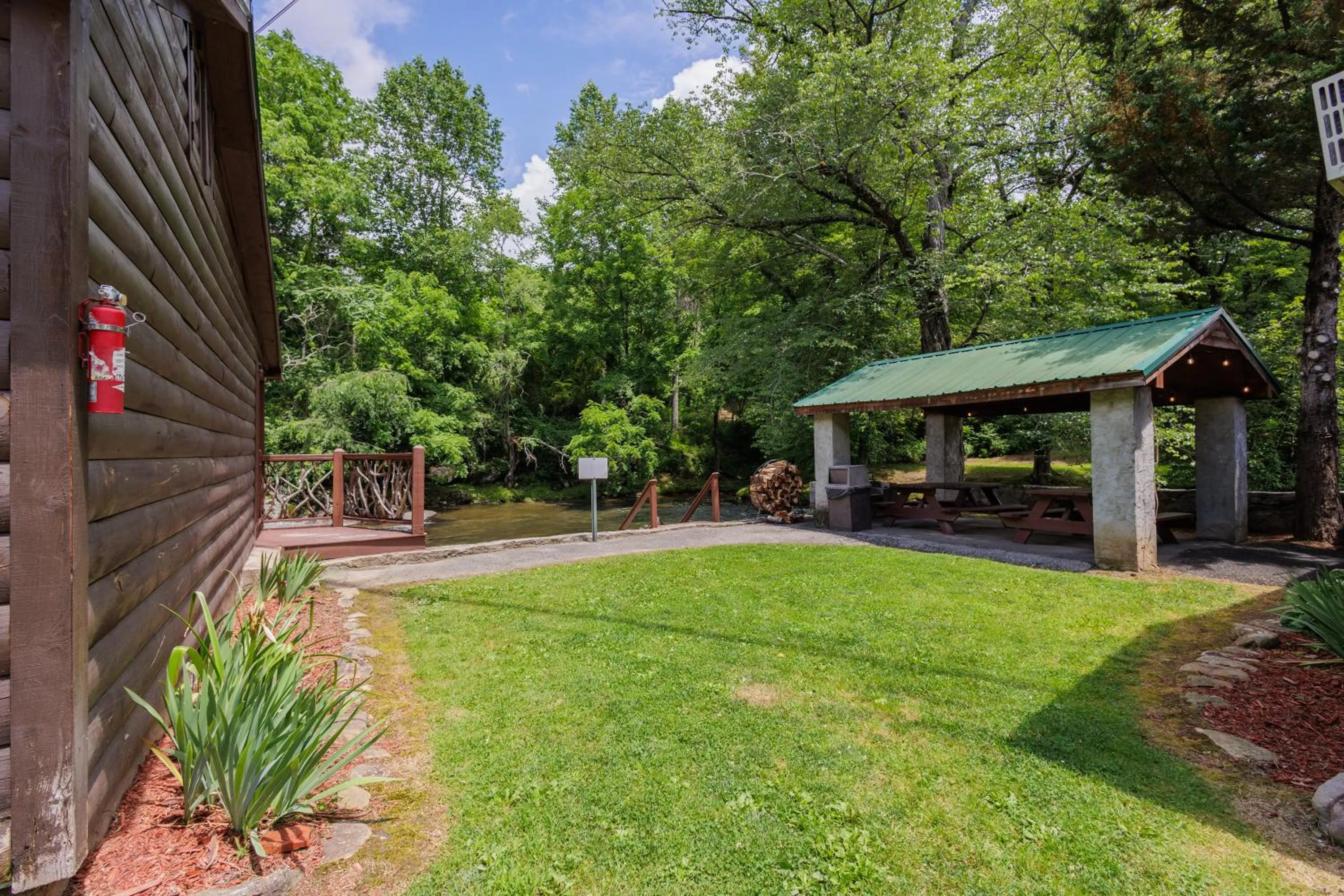 Qualla Cabins and Motel Cherokee near Casino