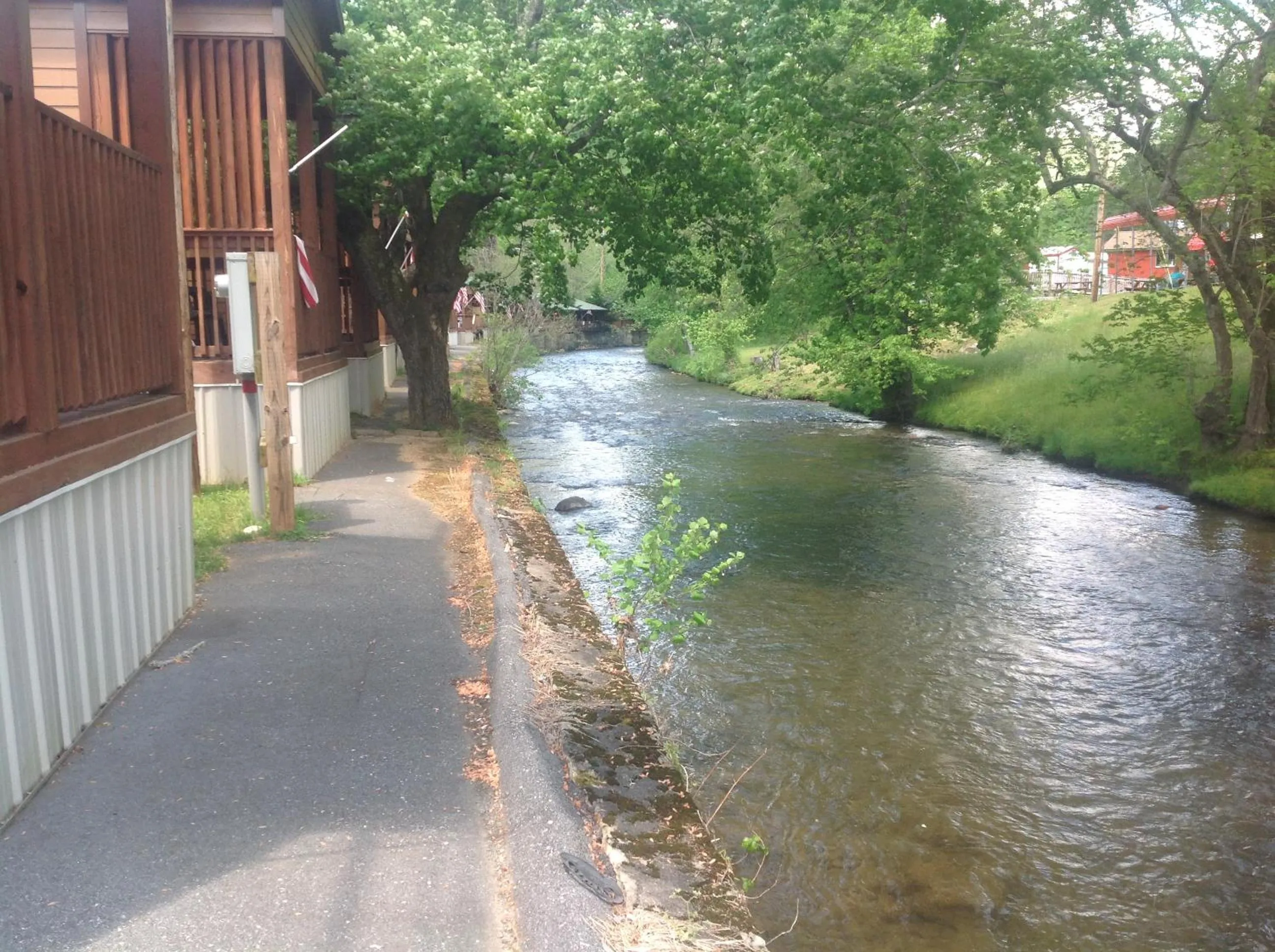 Property building in Qualla Cabins and Motel Cherokee near Casino