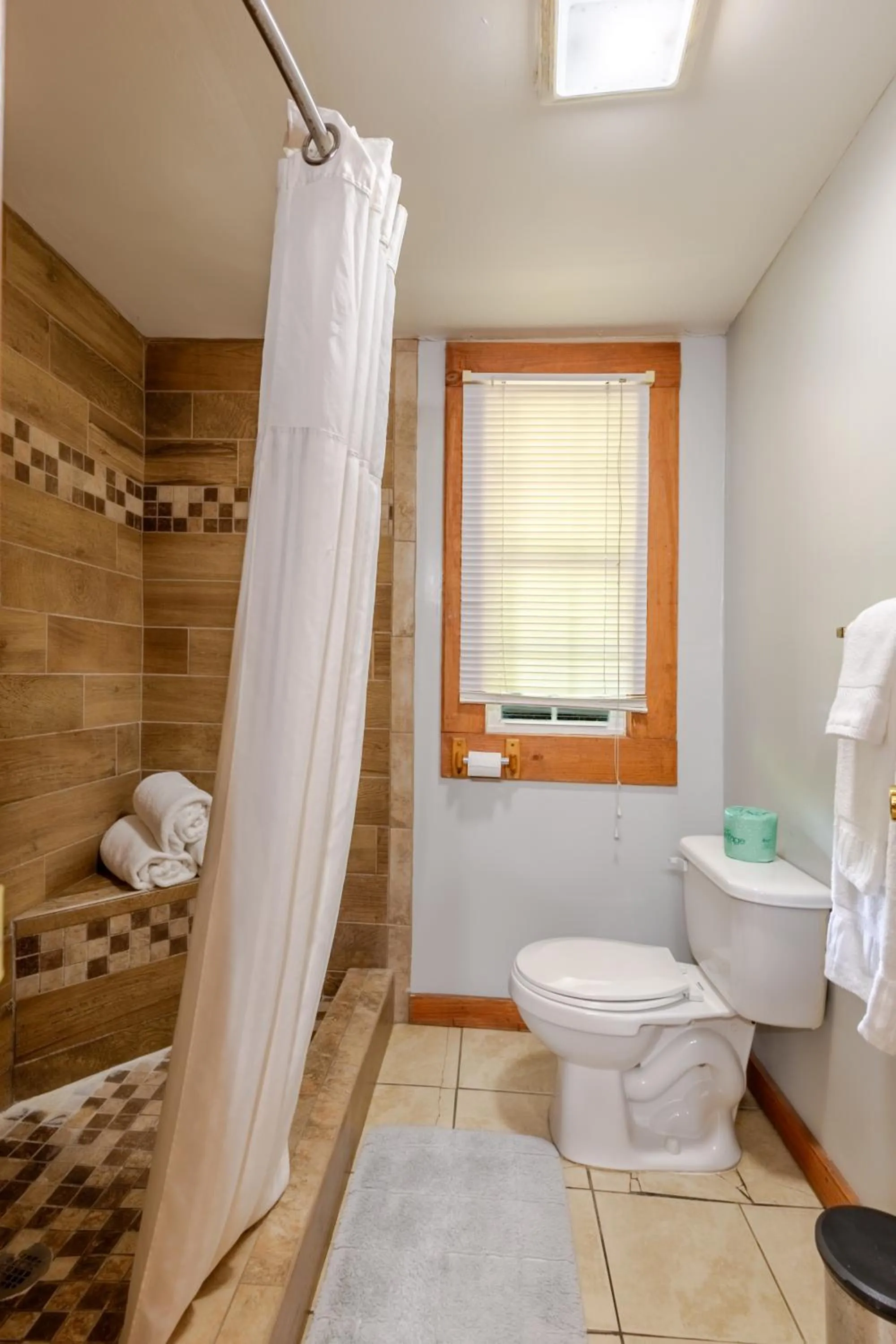 Bathroom in Qualla Cabins and Motel Cherokee near Casino