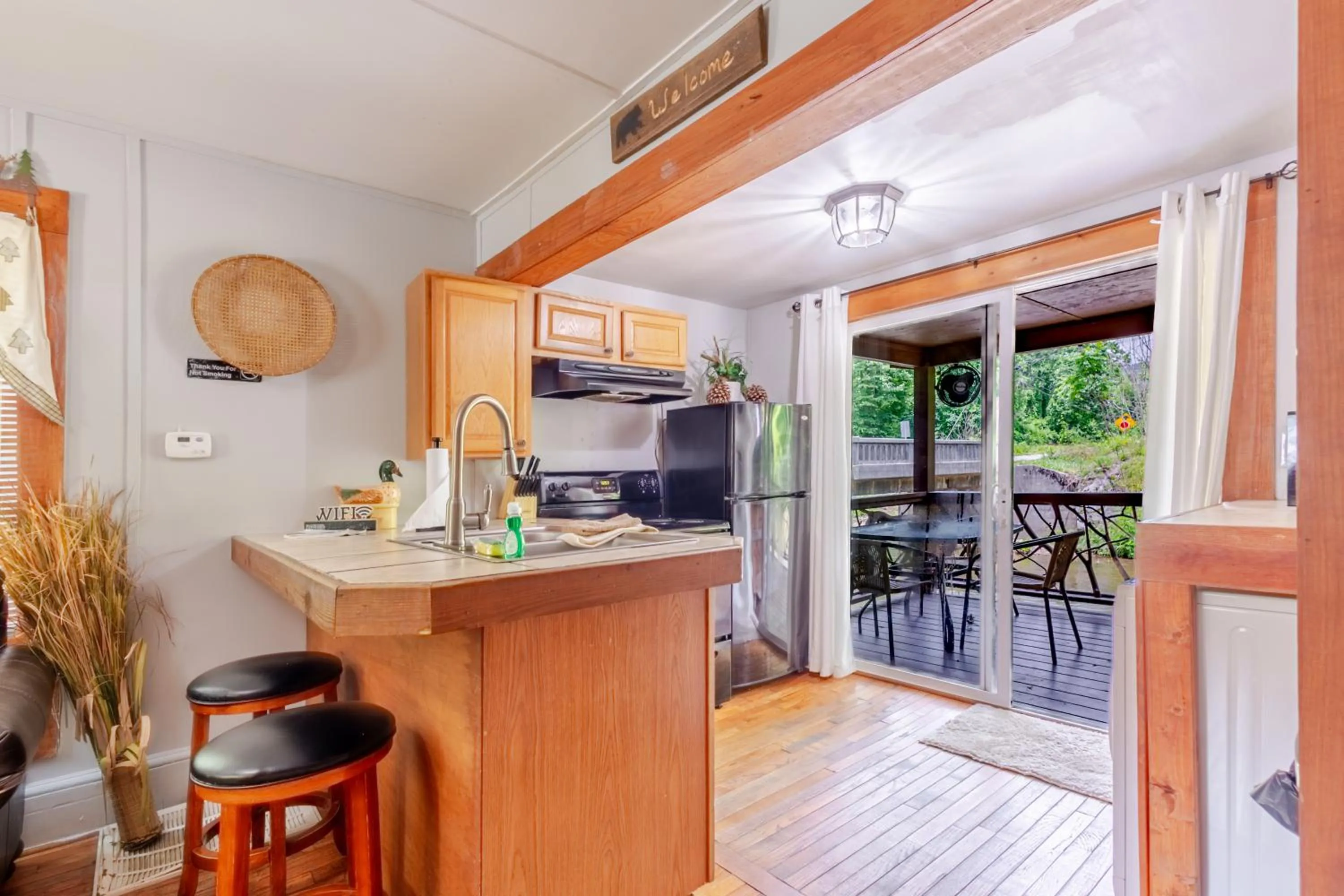 Kitchen or kitchenette in Qualla Cabins and Motel Cherokee near Casino