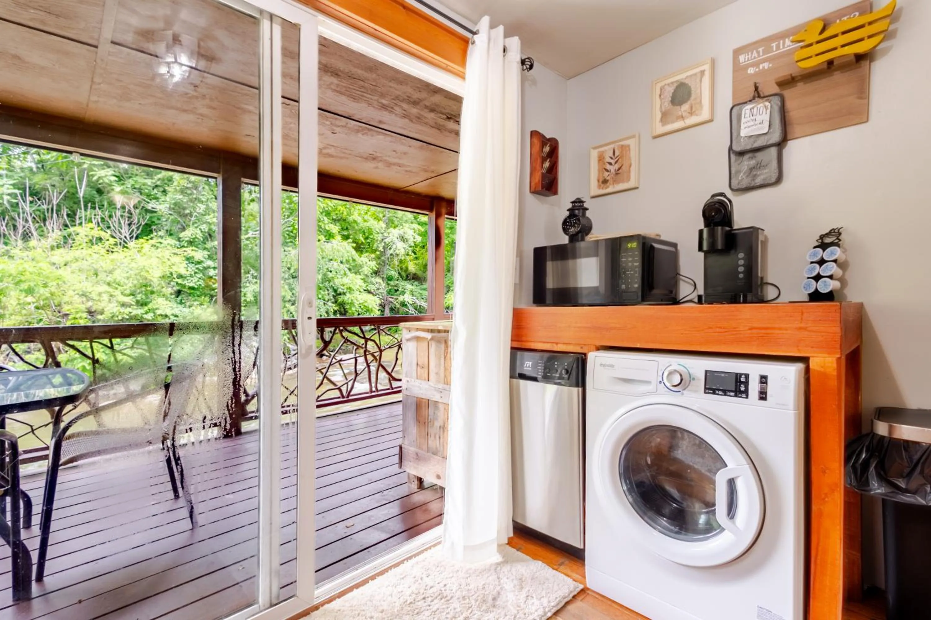 Coffee/tea facilities in Qualla Cabins and Motel Cherokee near Casino