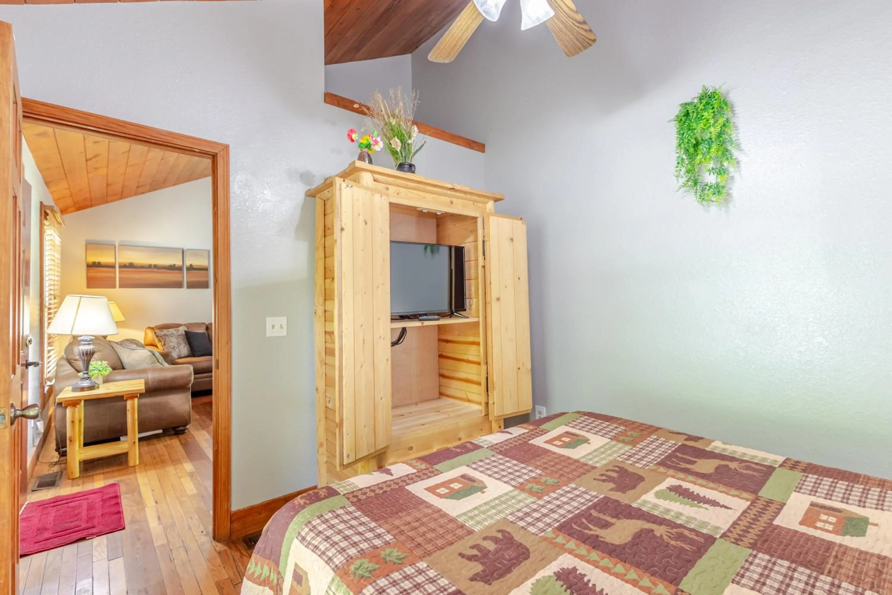 Bed in Qualla Cabins and Motel Cherokee near Casino