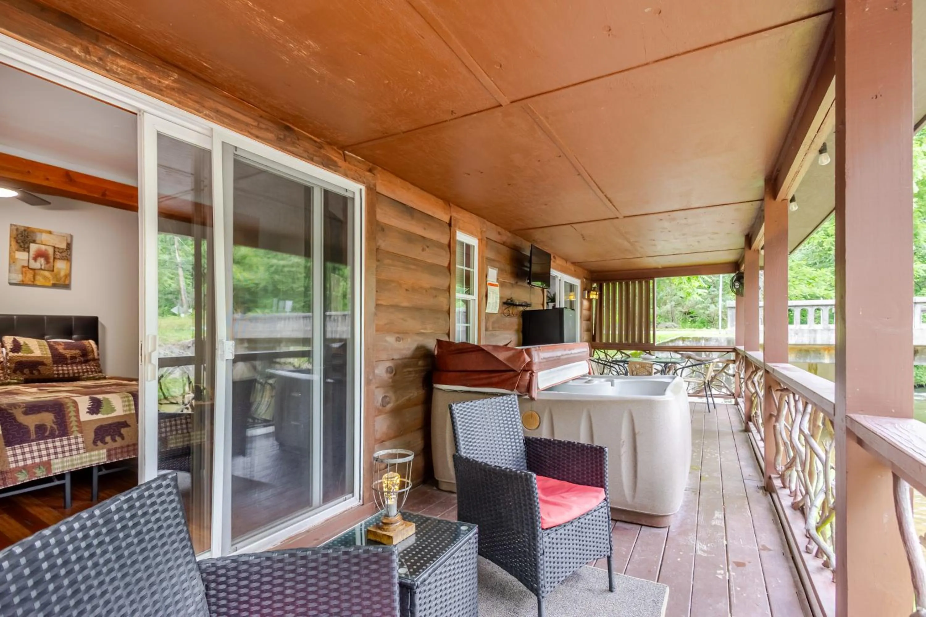 Hot Tub in Qualla Cabins and Motel Cherokee near Casino