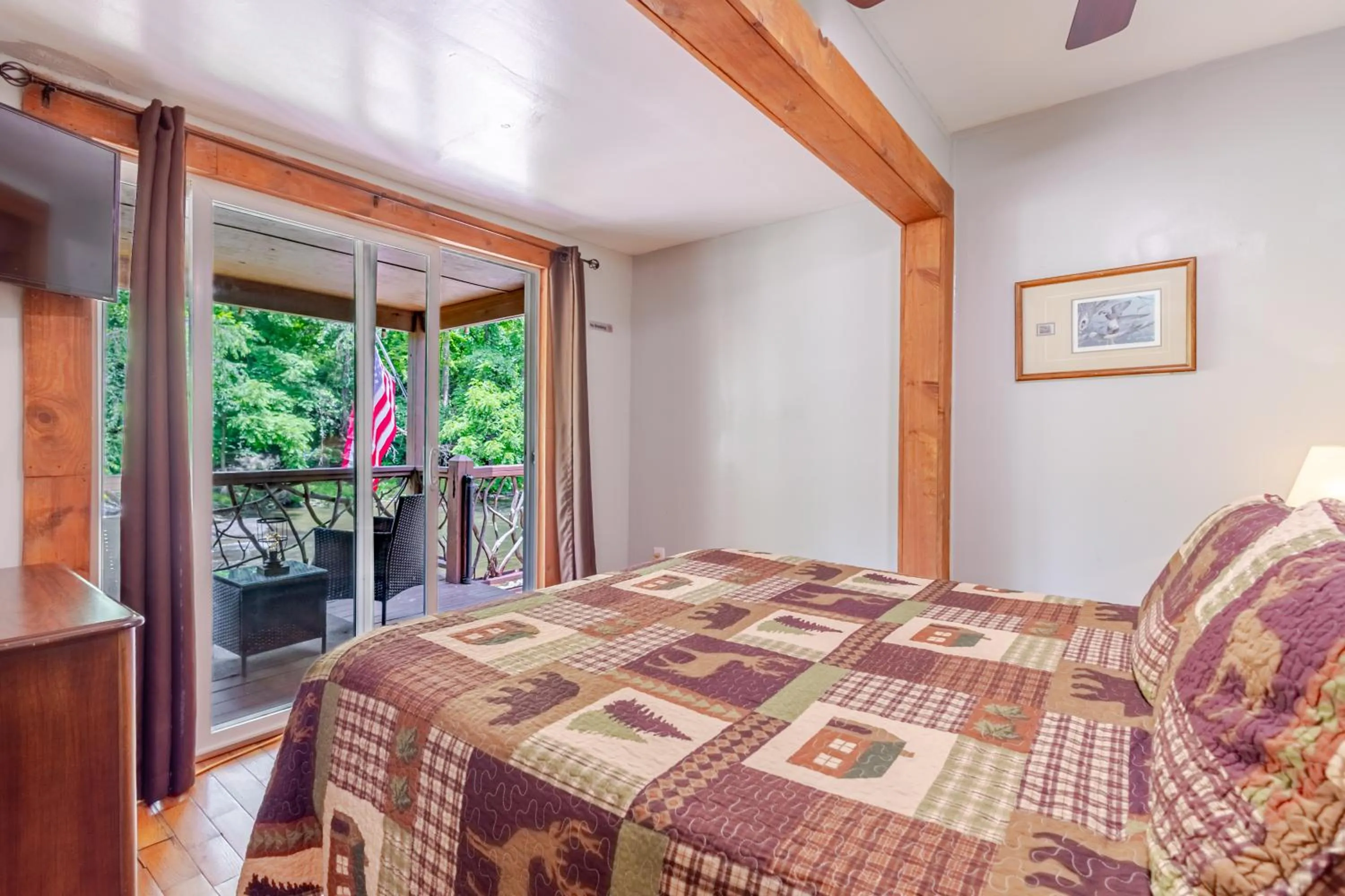 Bedroom, Bed in Qualla Cabins and Motel Cherokee near Casino