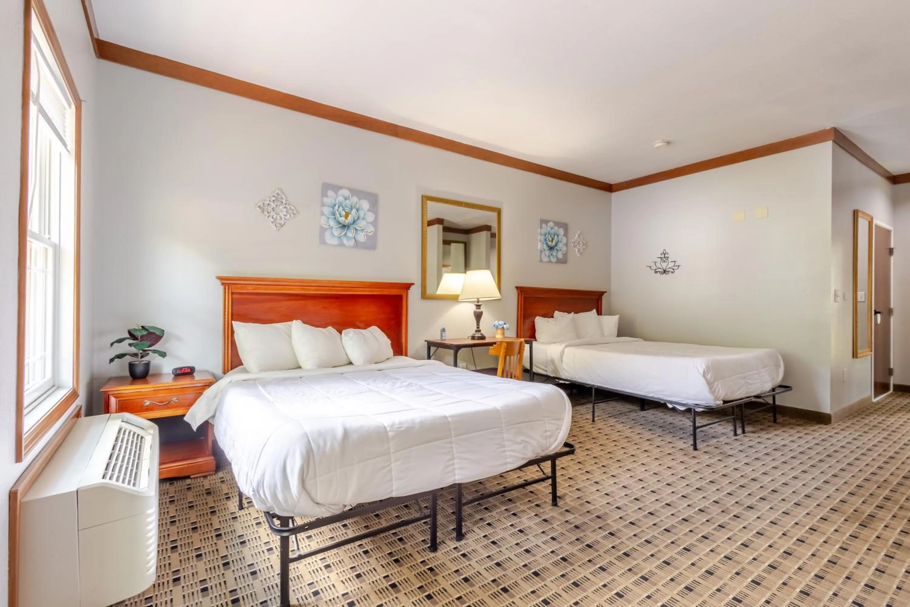 Bed in Qualla Cabins and Motel Cherokee near Casino