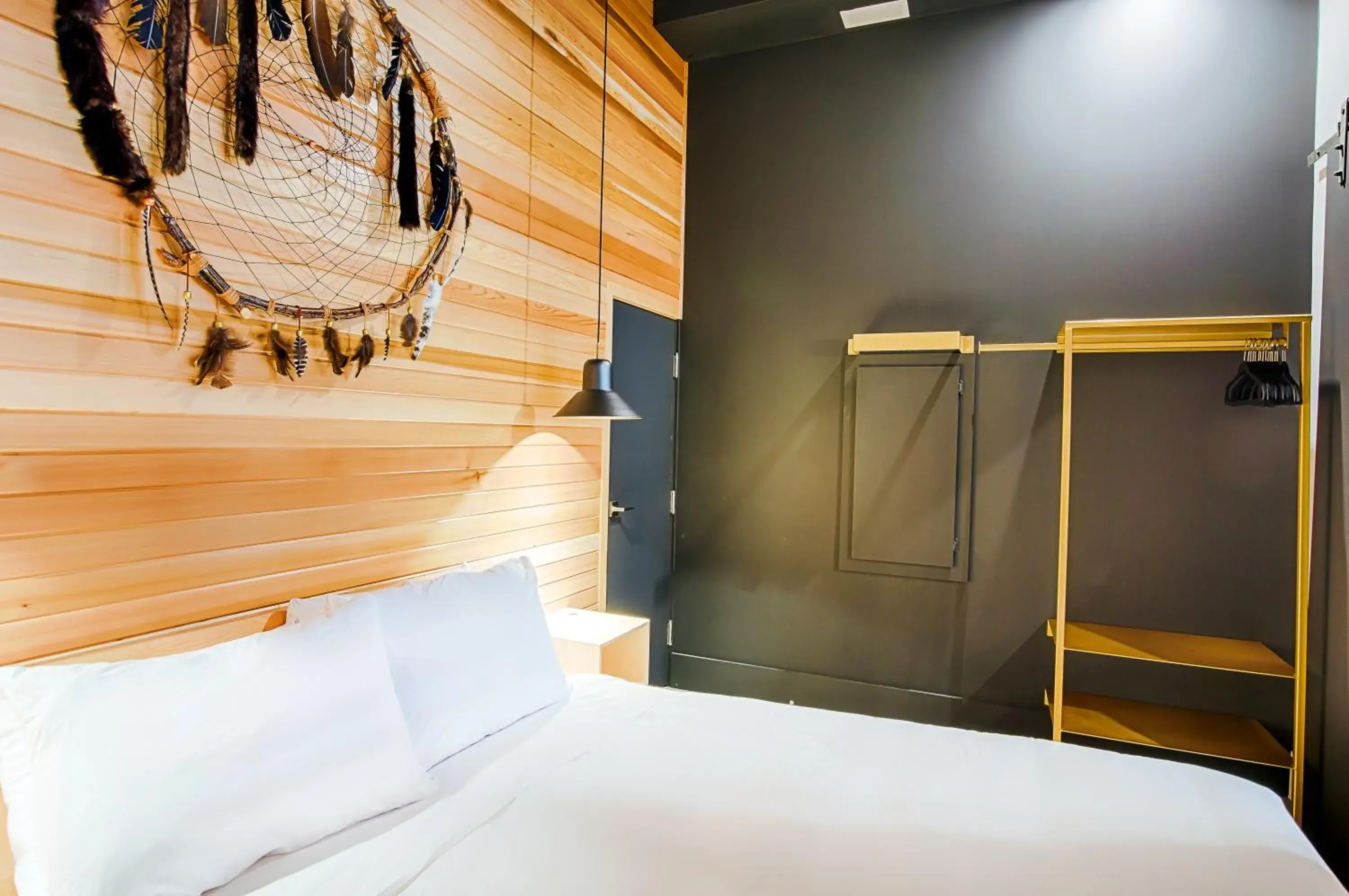 Bed in Les Lofts Champlain - Par Les Lofts Vieux-Québec Bed in Les Lofts Champlain - Par Les Lofts Vieux-Québec