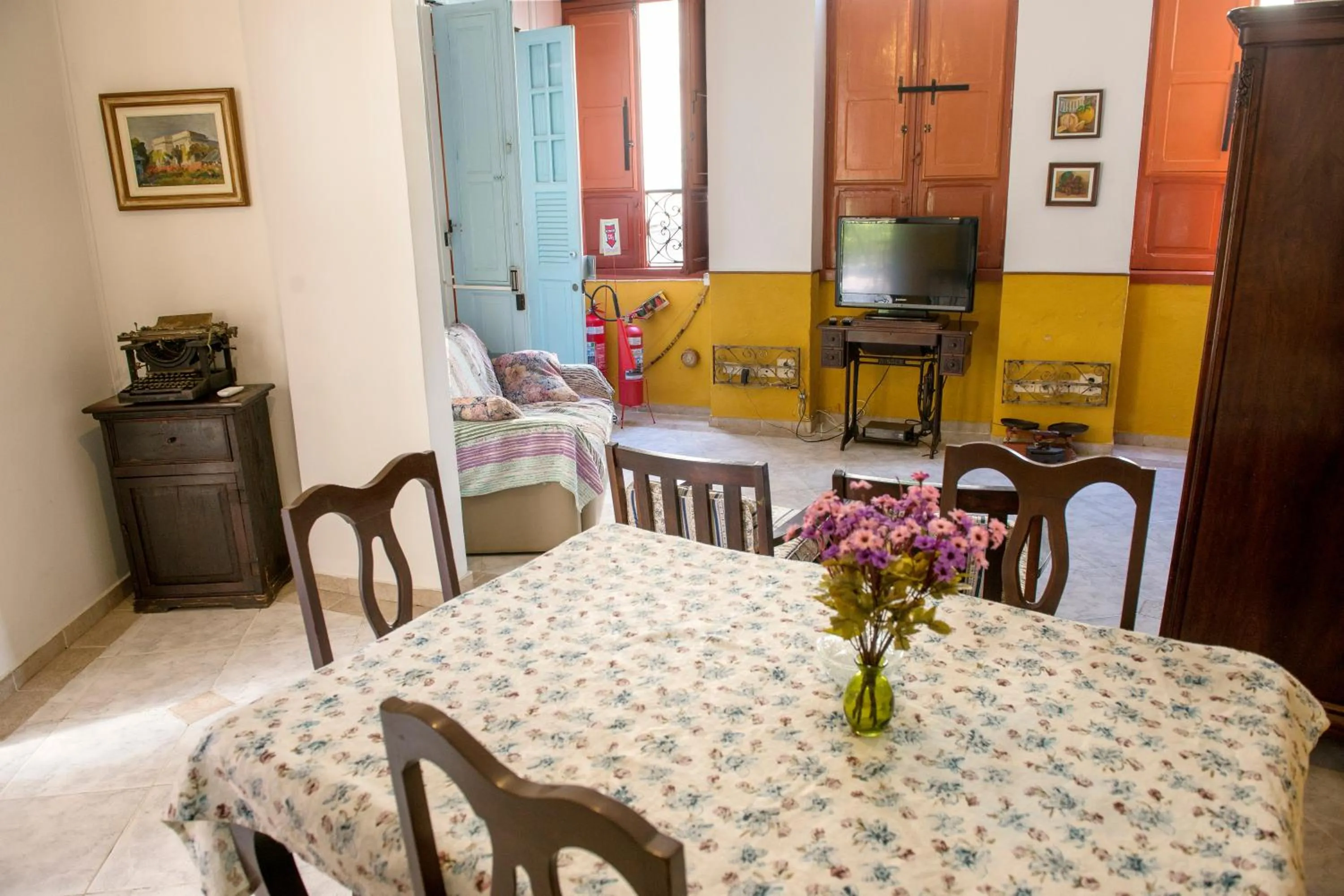 Communal lounge/ TV room in Rio Antigo