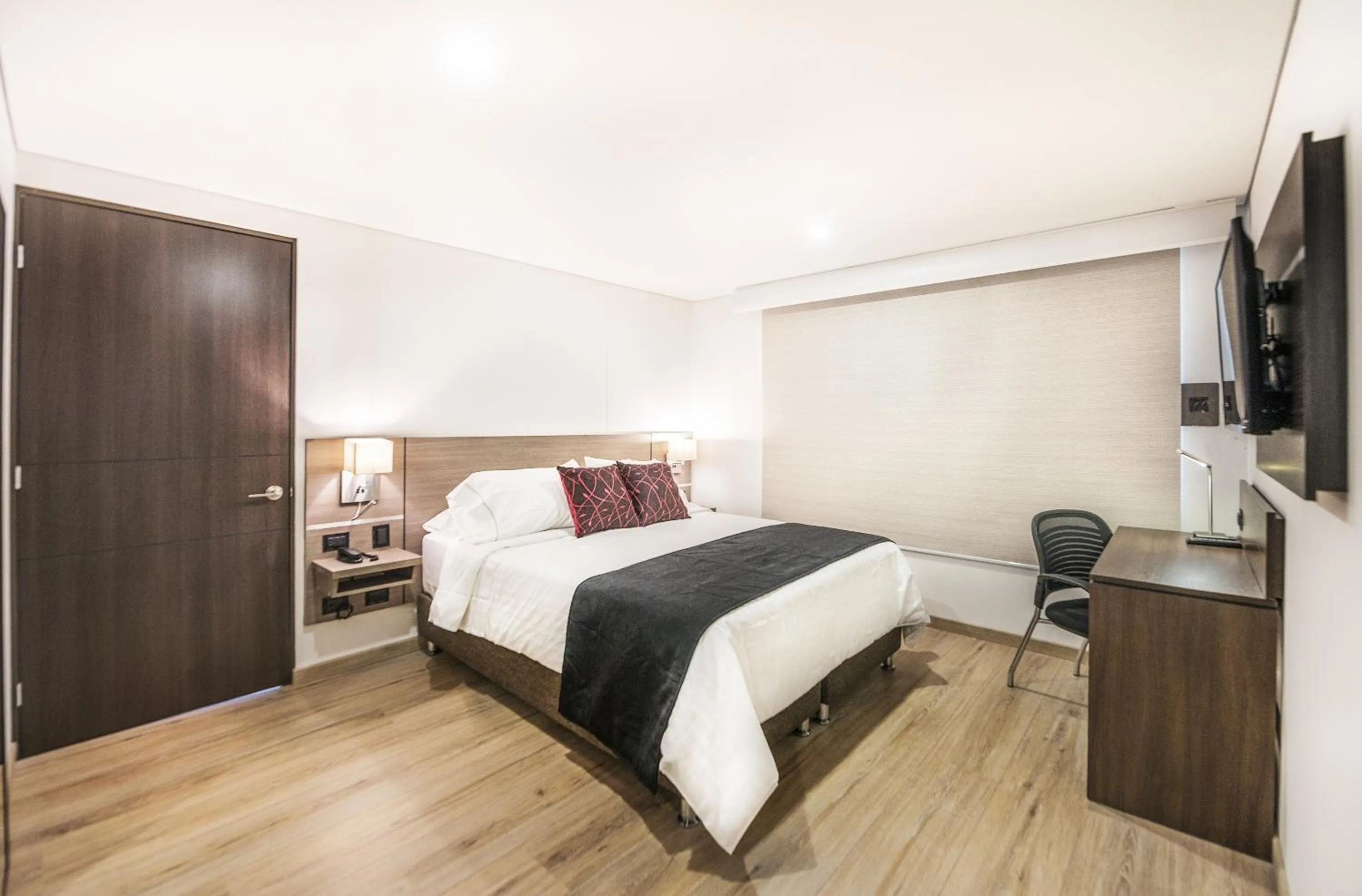 Toilet, Bed in SM Grand Hotel