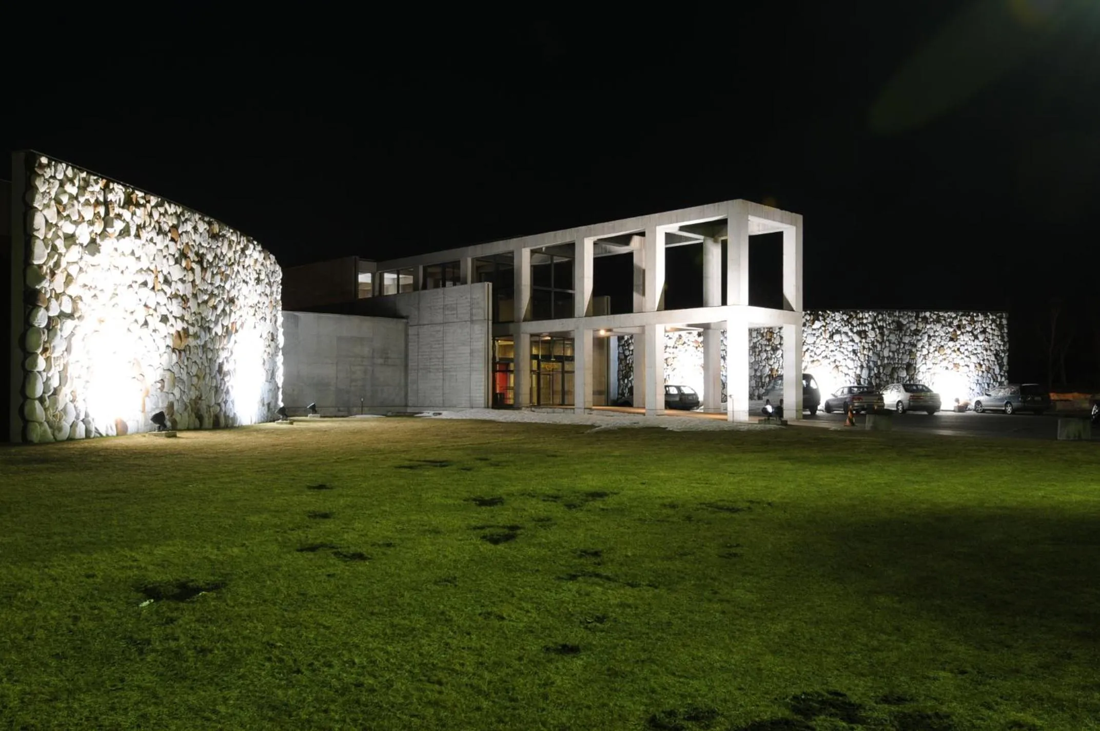 Facade/entrance in Tokachi Nauman Onsen Hotel arco