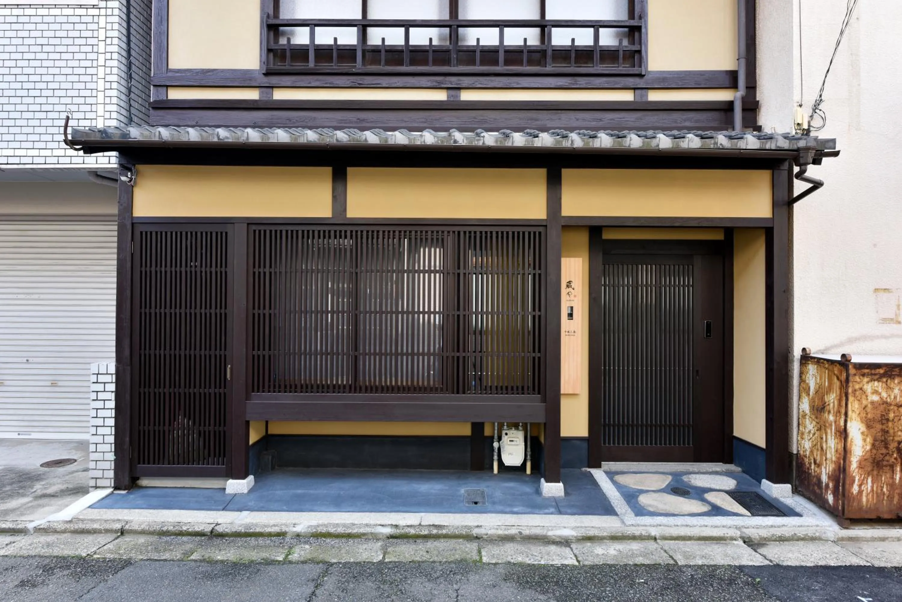 Facade/entrance in Kuraya Senbonsanjo