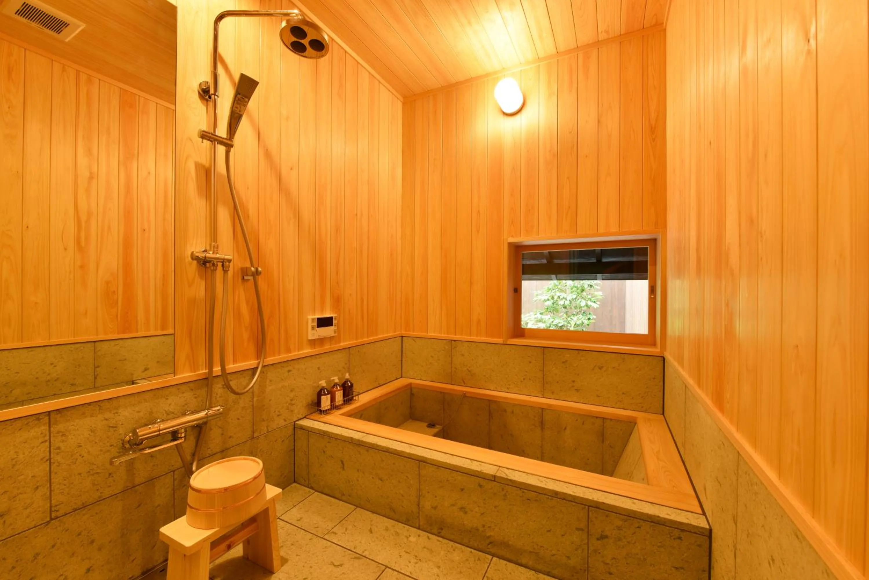 Bathroom in Kuraya Senbonsanjo