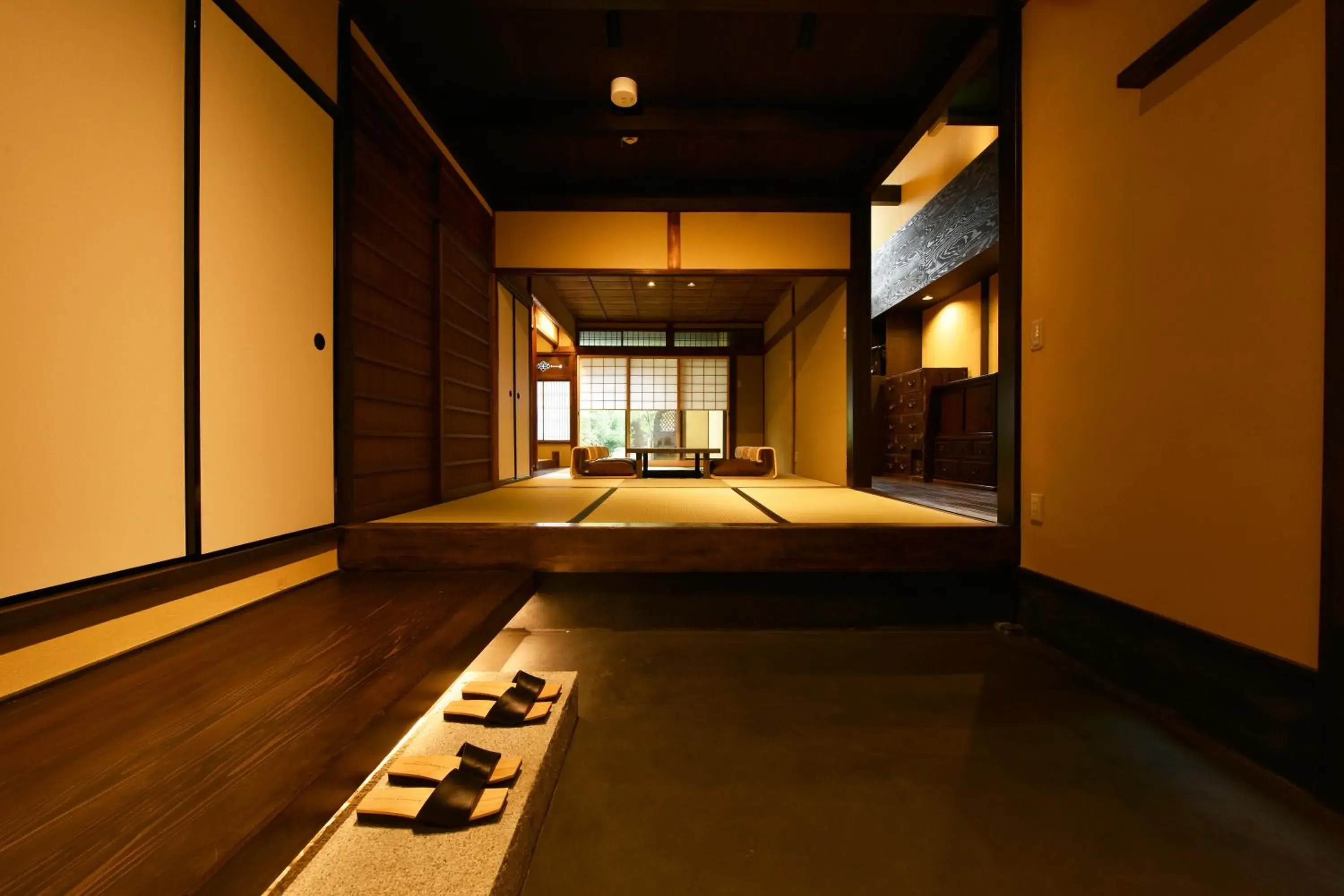 Facade/entrance, Bed in Kuraya Senbonsanjo Facade/entrance, Bed in Kuraya Senbonsanjo