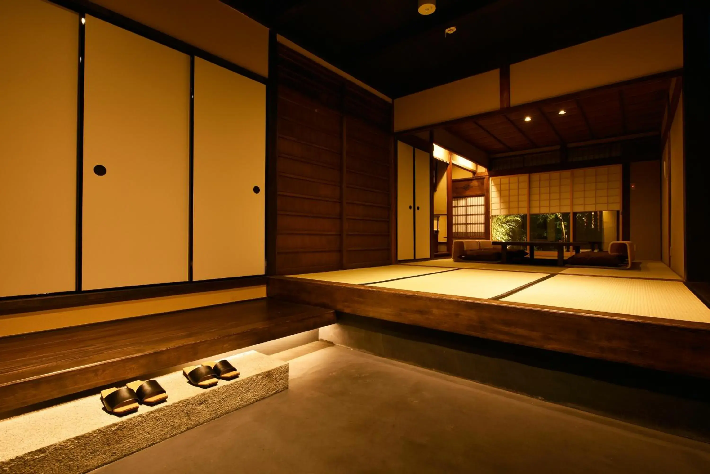 Facade/entrance in Kuraya Senbonsanjo Facade/entrance in Kuraya Senbonsanjo