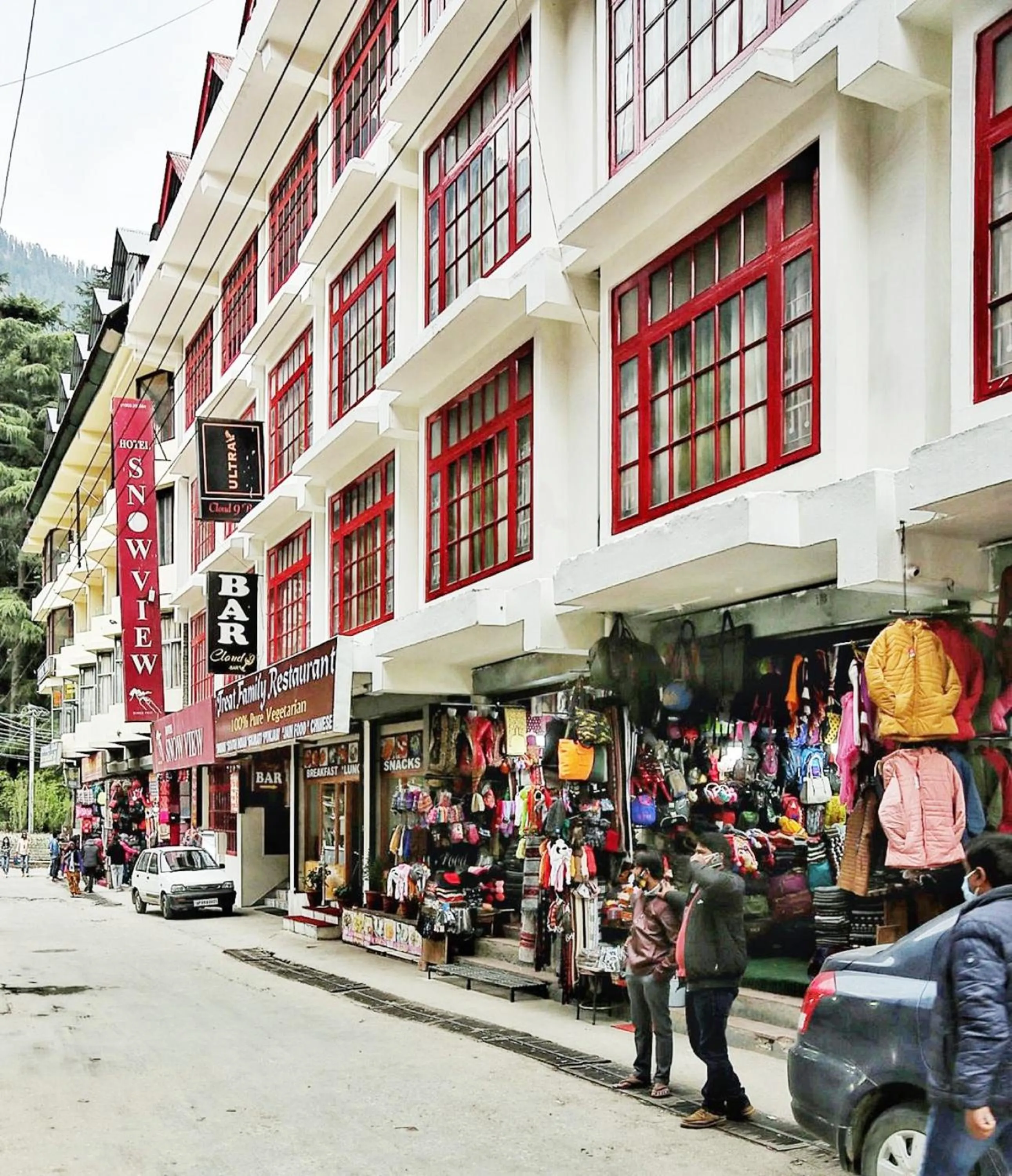 Property building in Hotel Snow View Manali