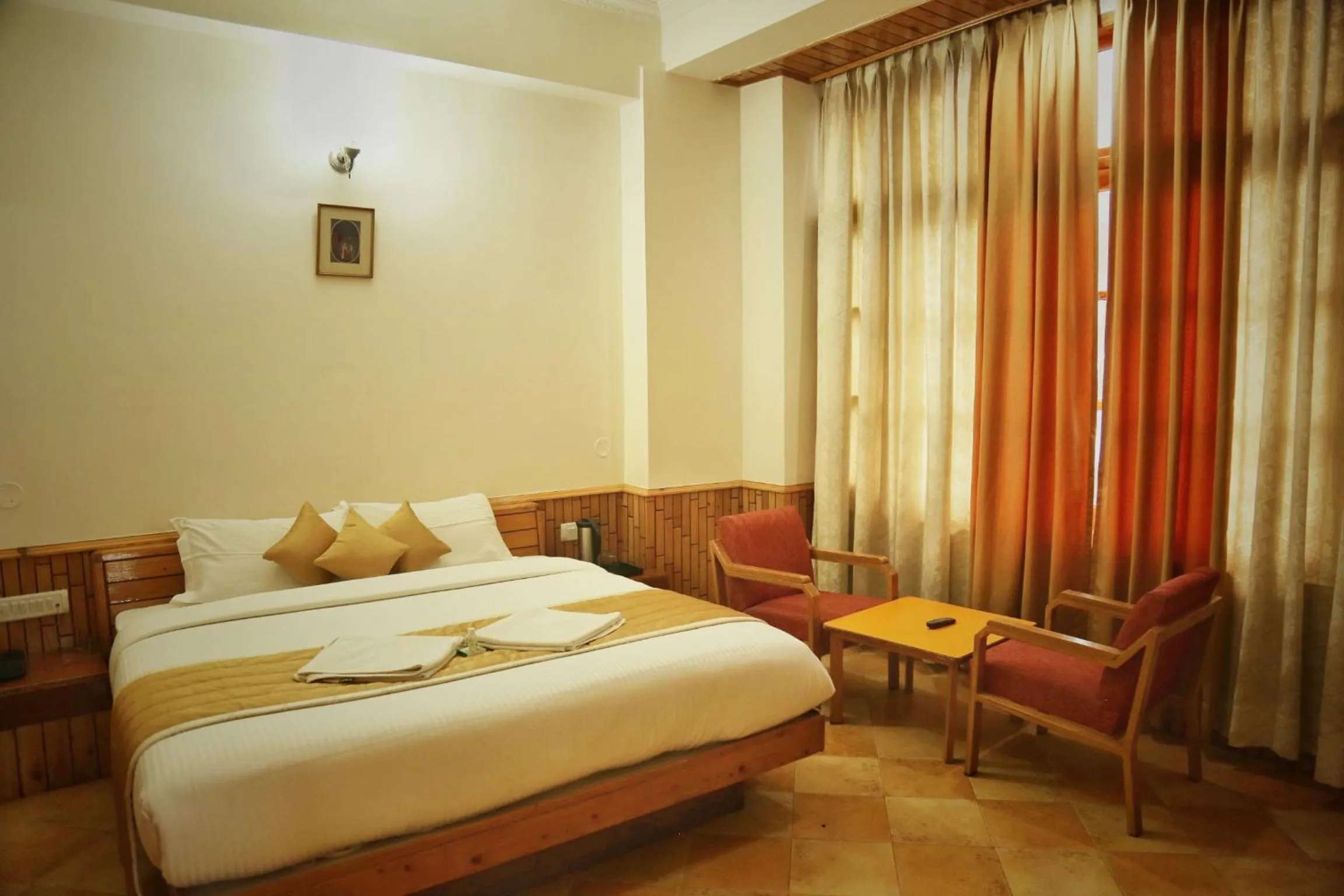 Bedroom, Bed in Hotel Snow View Manali