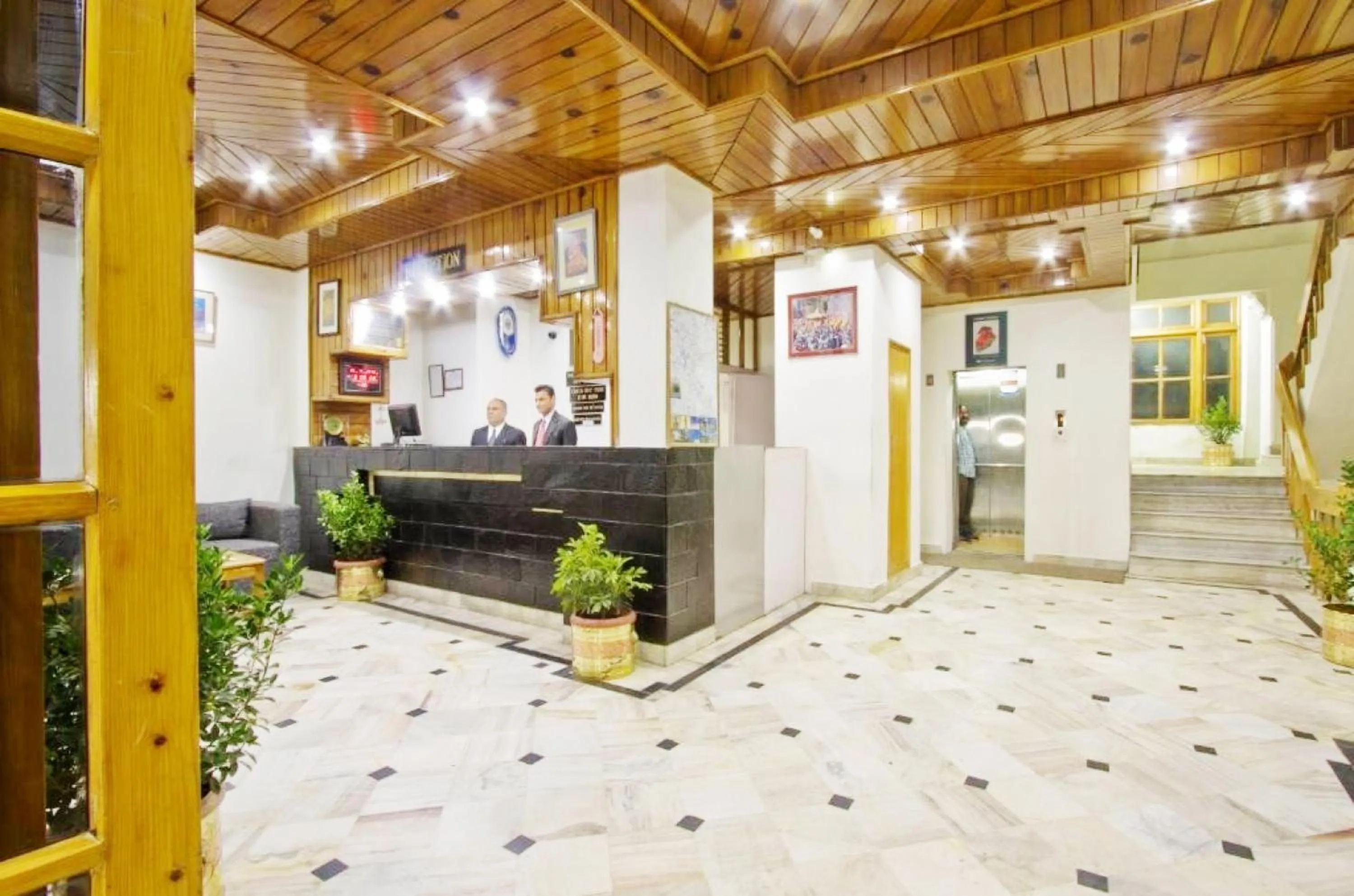 Lobby or reception in Hotel Snow View Manali