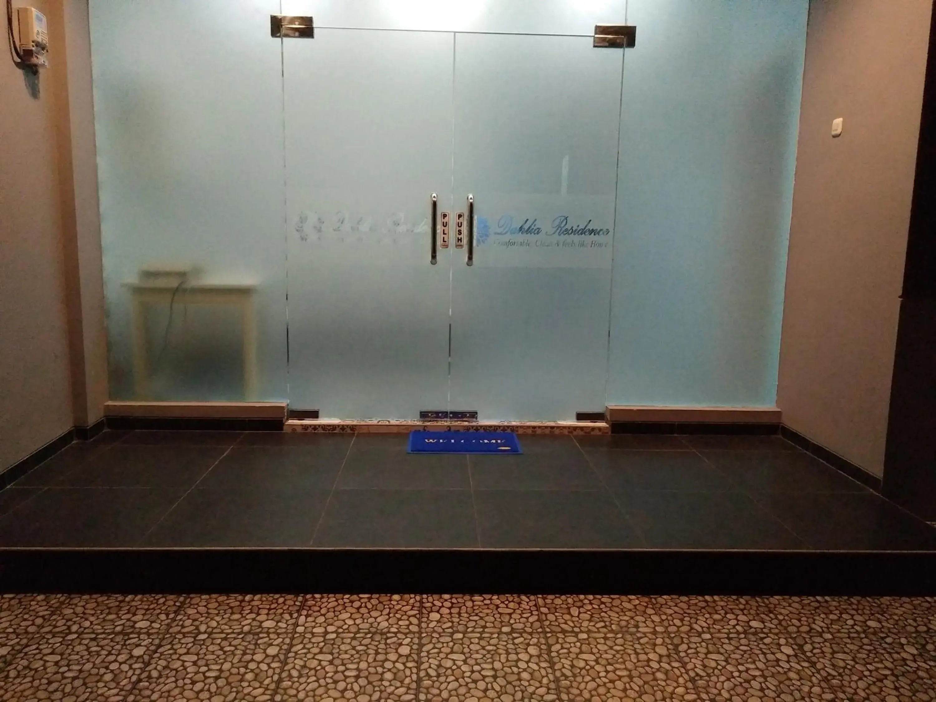 RedDoorz Near Gajah Mada Street Semarang RedDoorz Near Gajah Mada Street Semarang