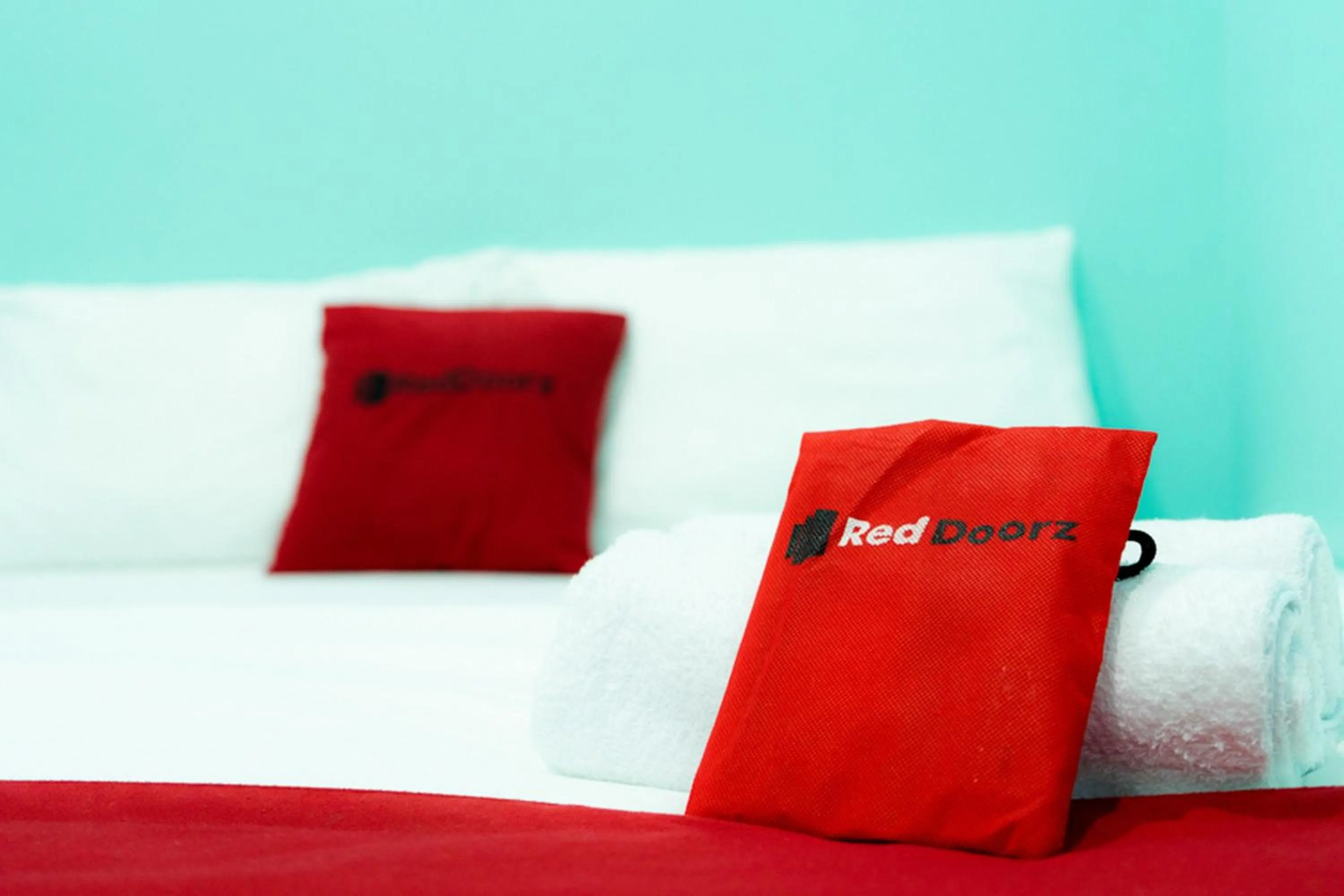 Bed in RedDoorz Near Gajah Mada Street Semarang