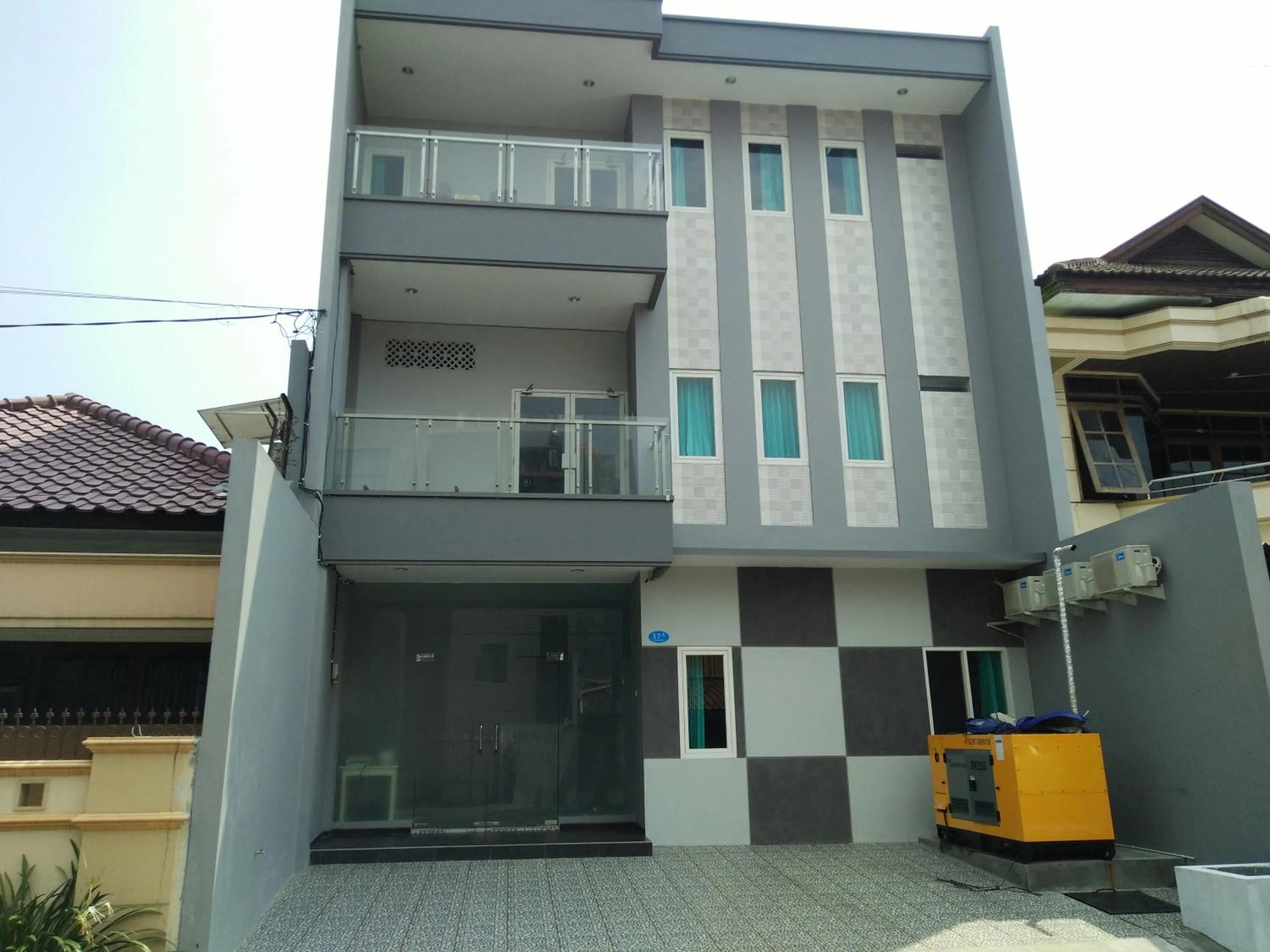 Facade/entrance in RedDoorz Near Gajah Mada Street Semarang