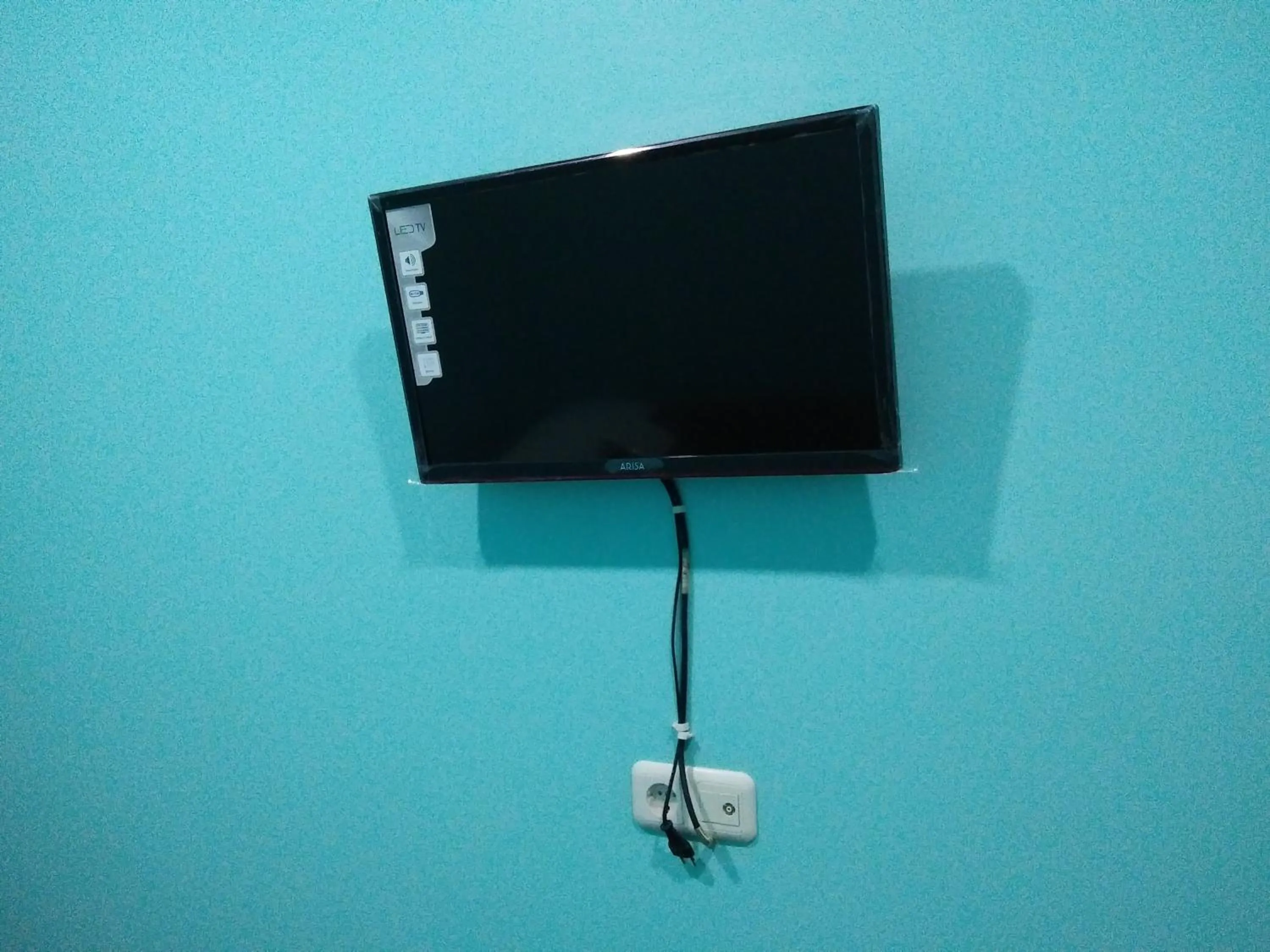 Photo of the whole room in RedDoorz Near Gajah Mada Street Semarang