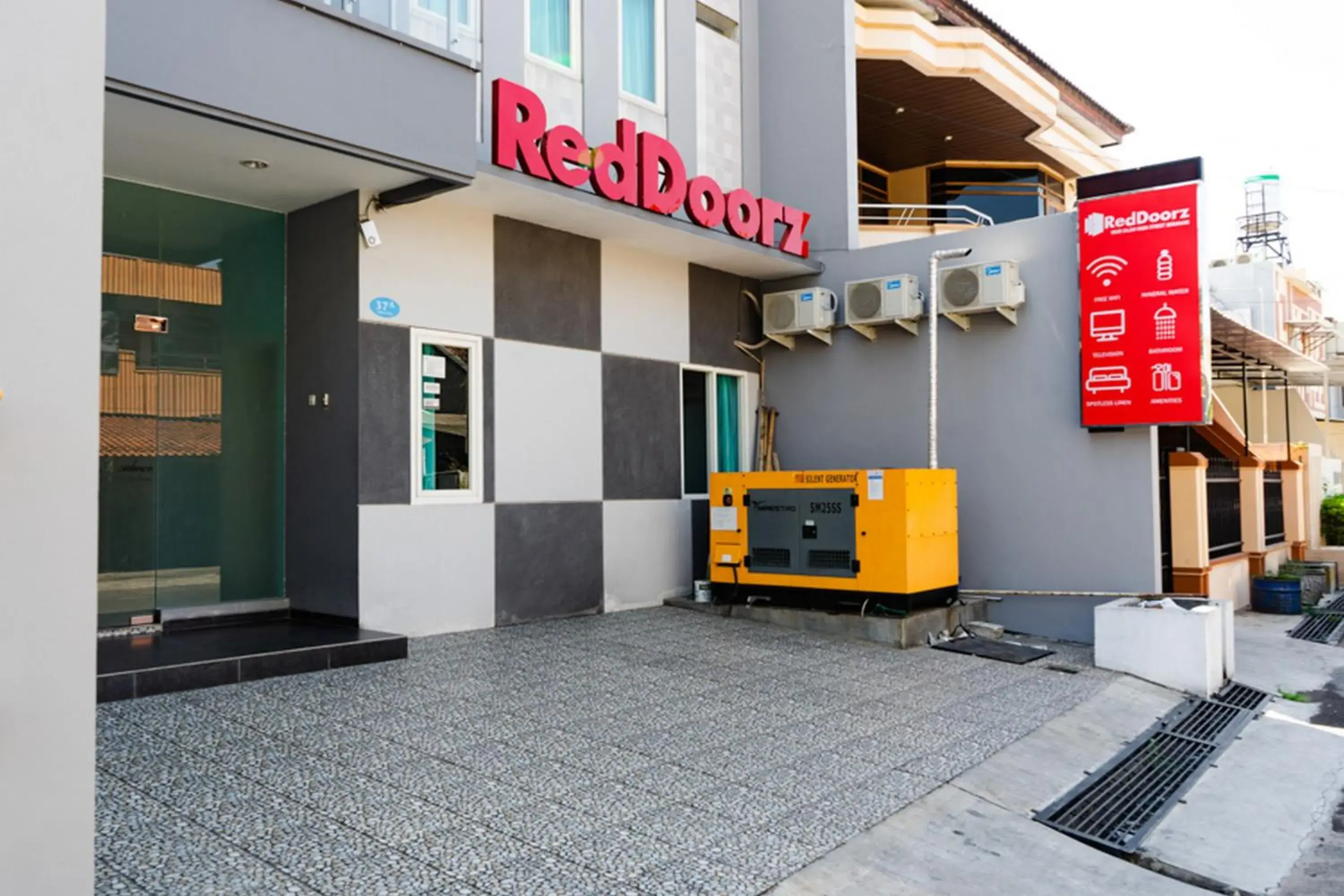 RedDoorz Near Gajah Mada Street Semarang RedDoorz Near Gajah Mada Street Semarang