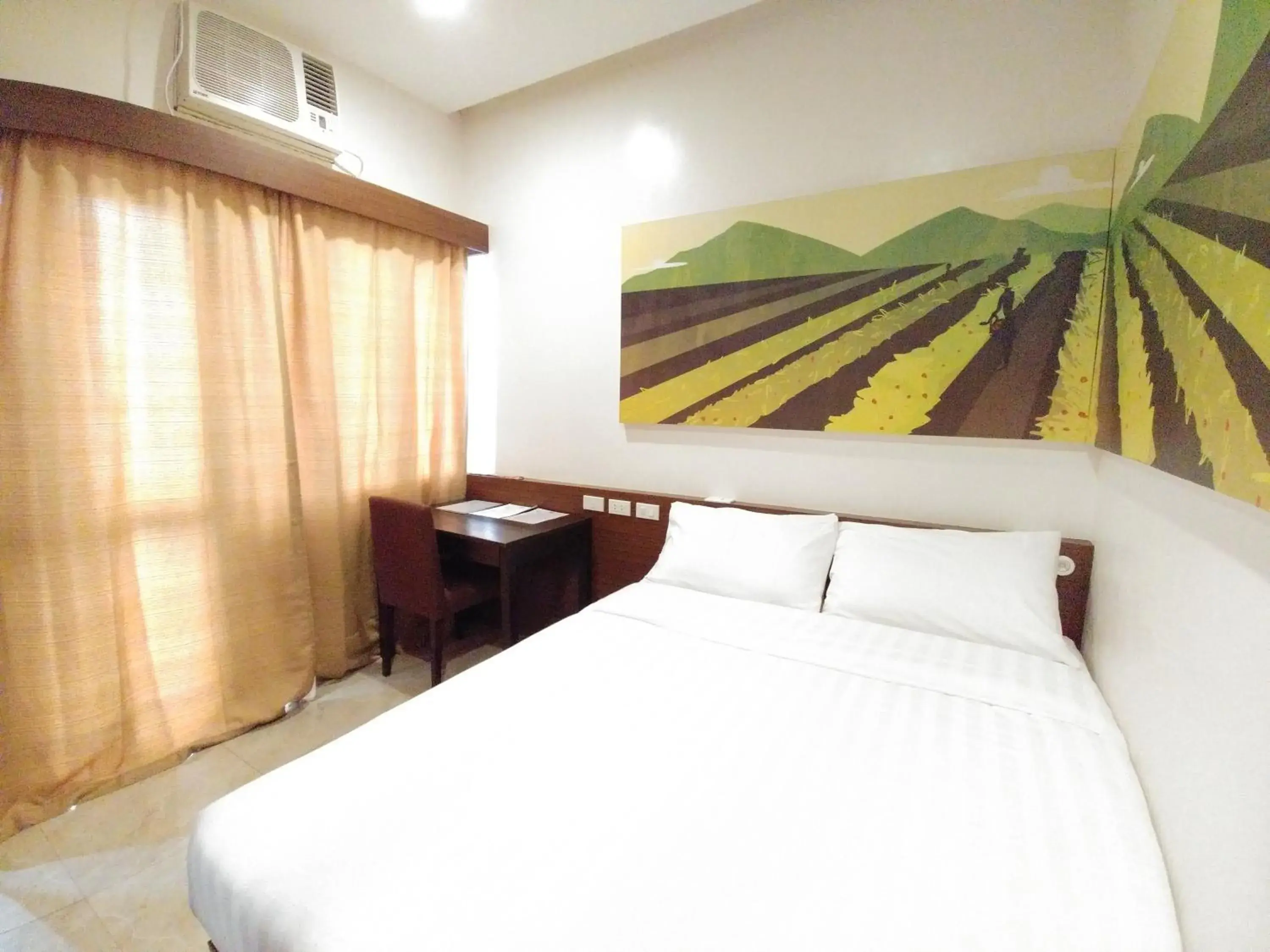 Studio with Balcony in Bed and Bath Serviced Suites Studio with Balcony in Bed and Bath Serviced Suites