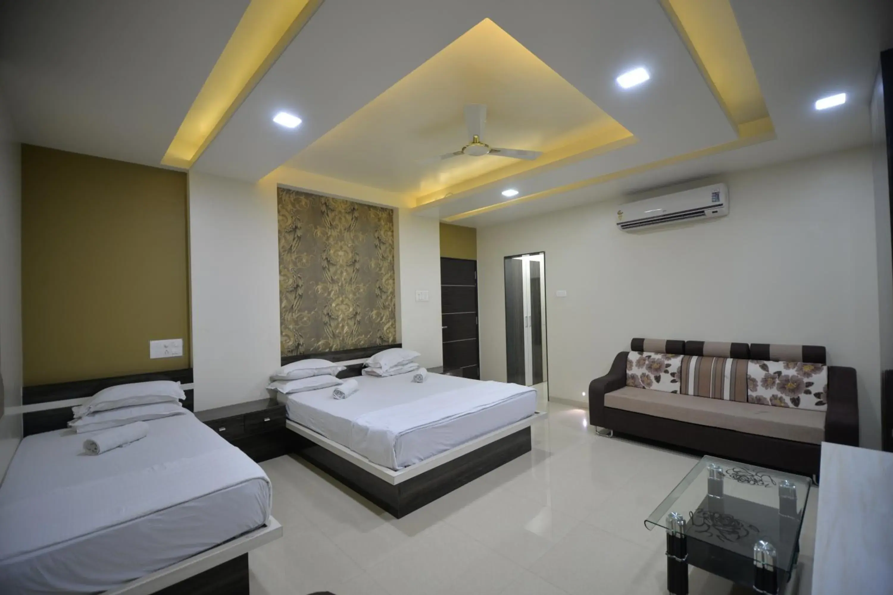 Bedroom, Bed in Hotel Radhe Krishna Bedroom, Bed in Hotel Radhe Krishna