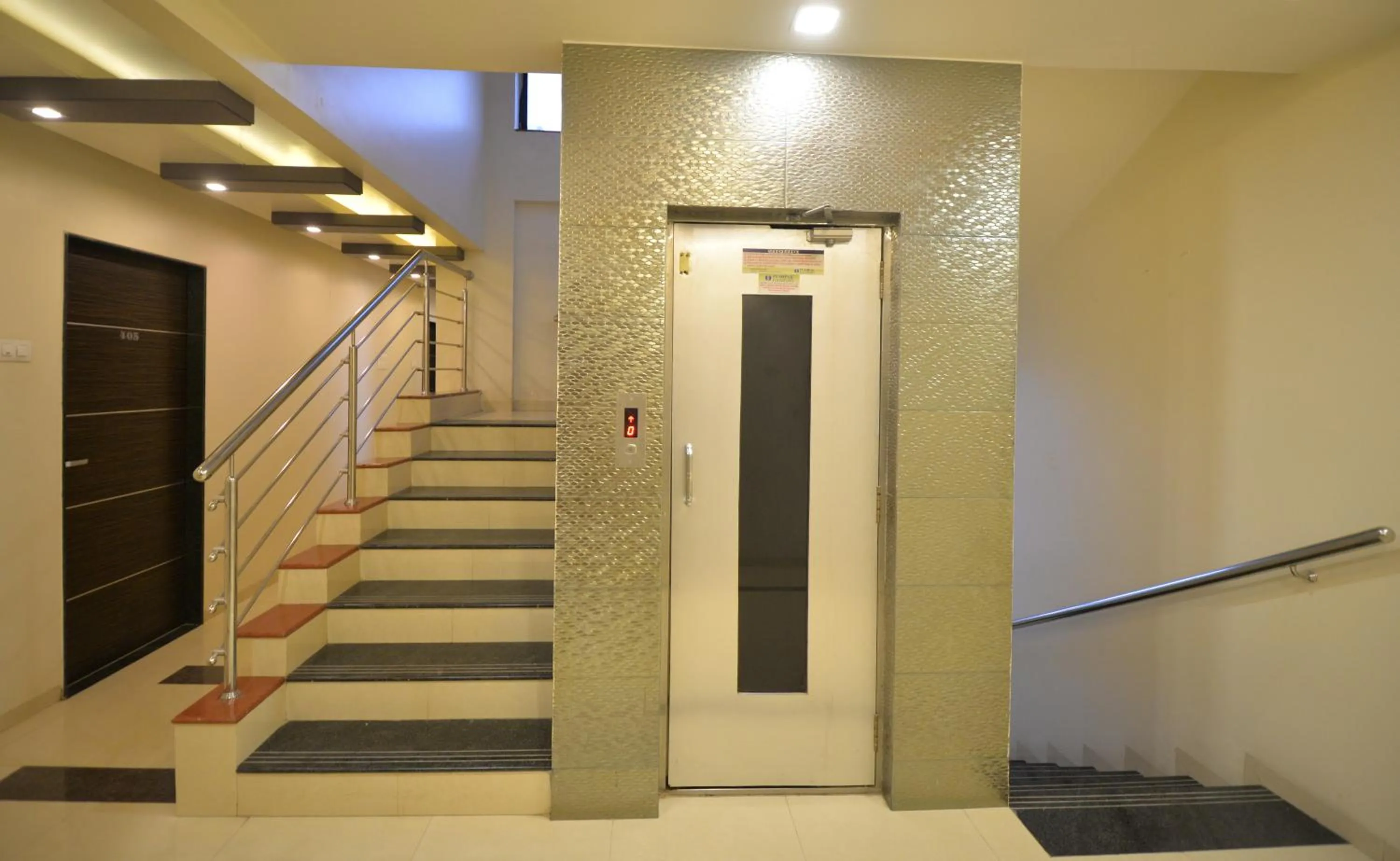 Area and facilities in Hotel Radhe Krishna