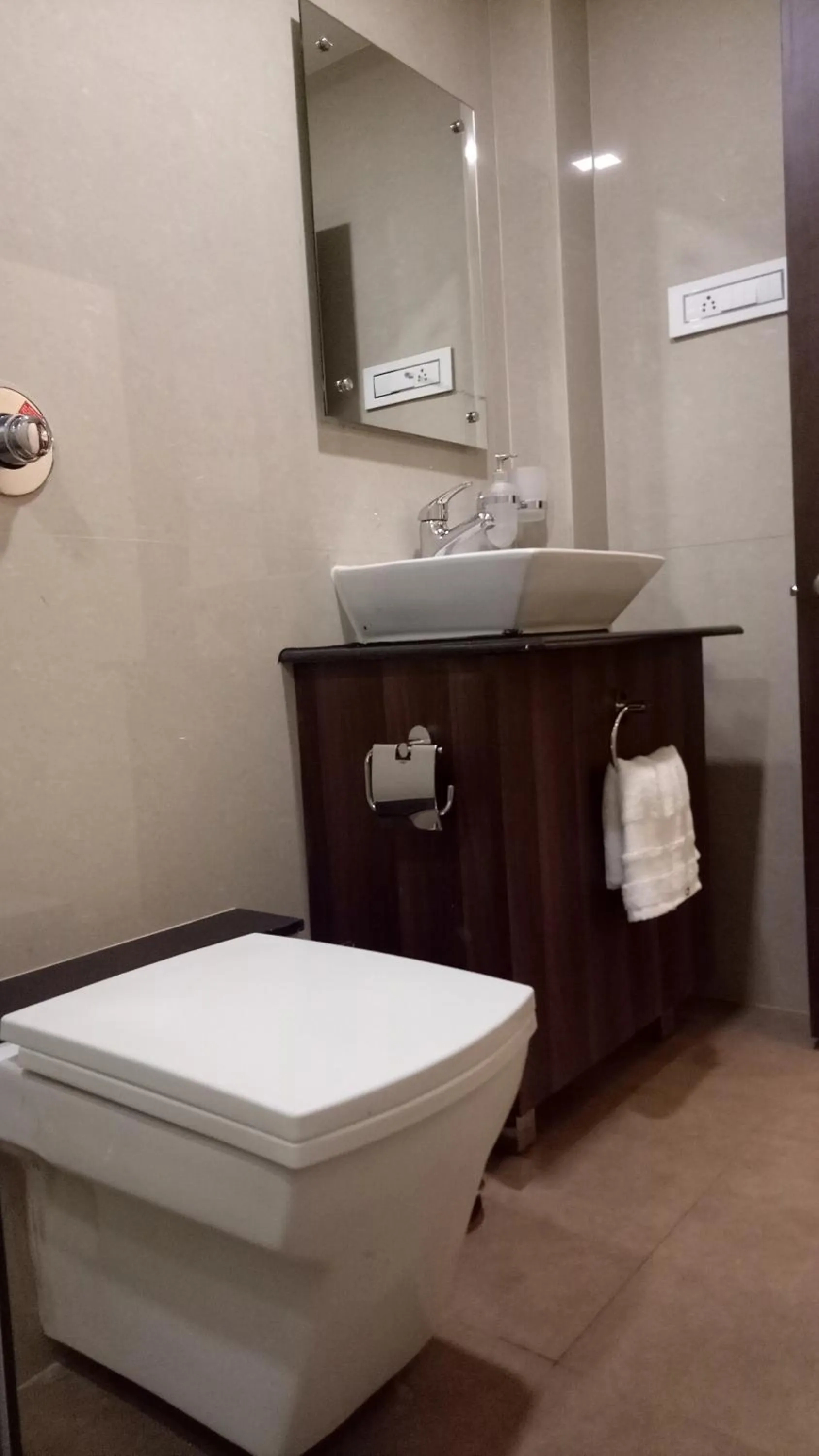 Toilet in Lime Tree Hotel