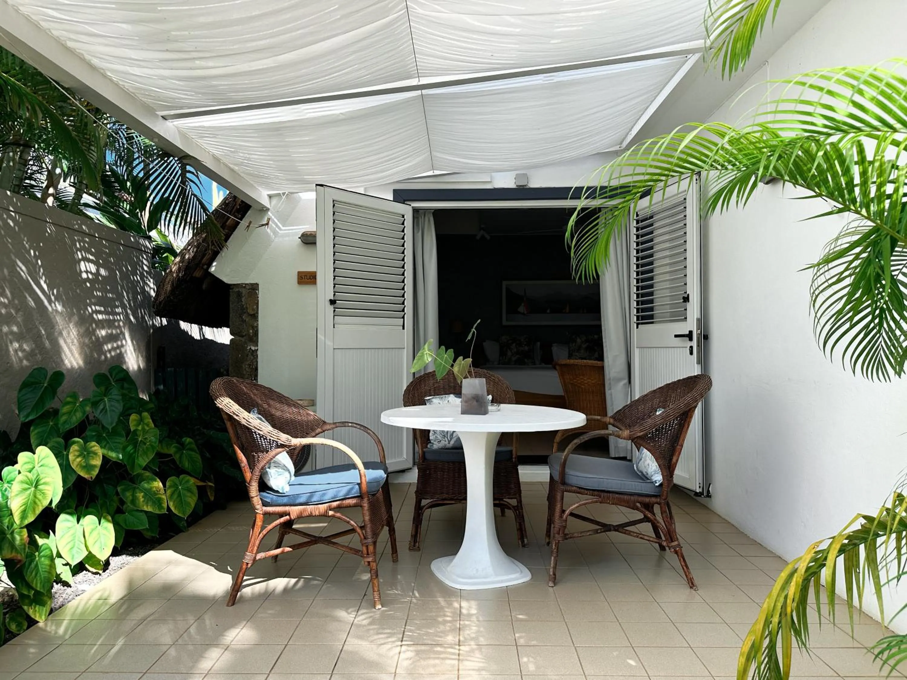 Balcony/Terrace in Blue Bird