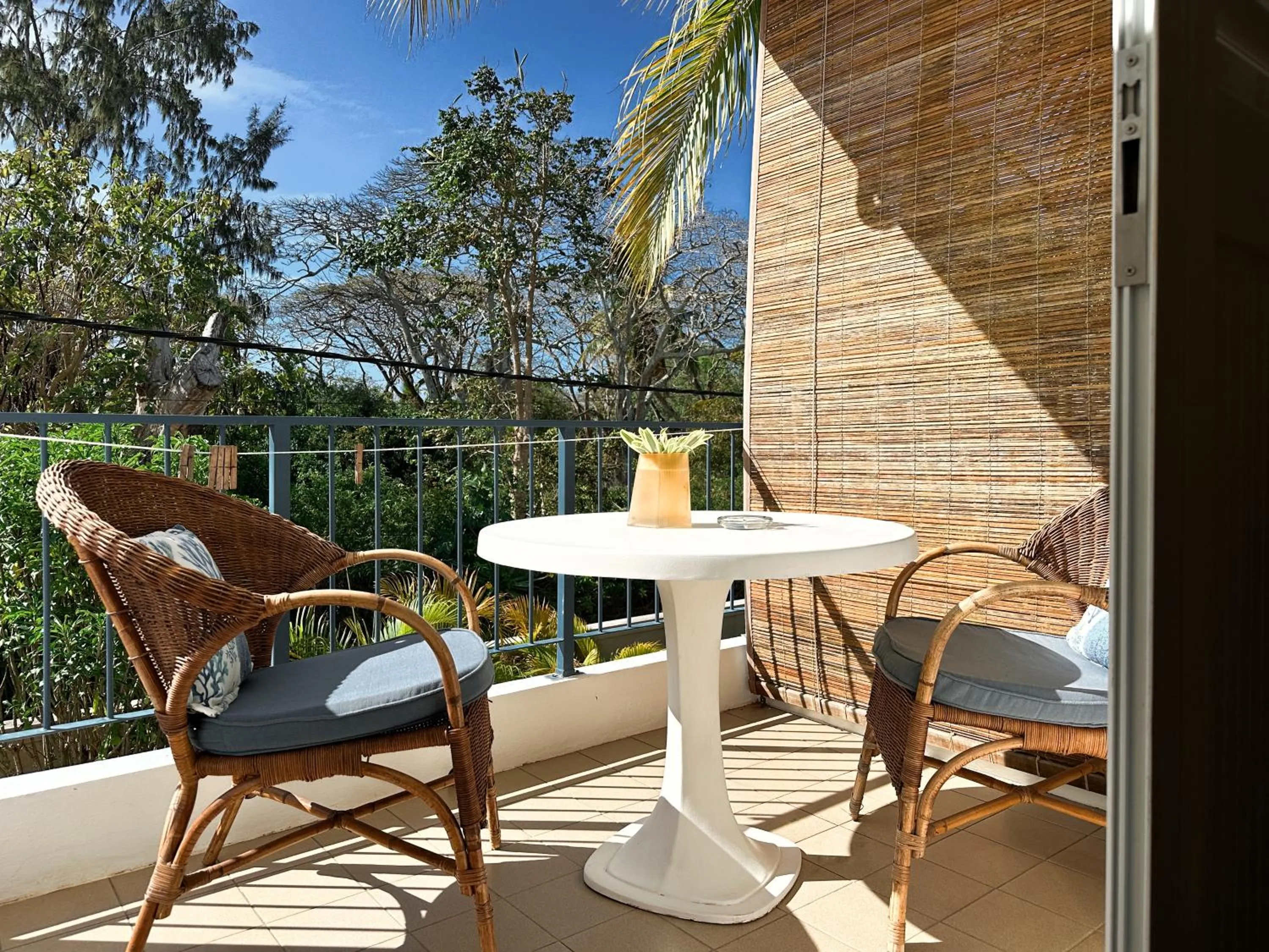 Balcony/Terrace in Blue Bird